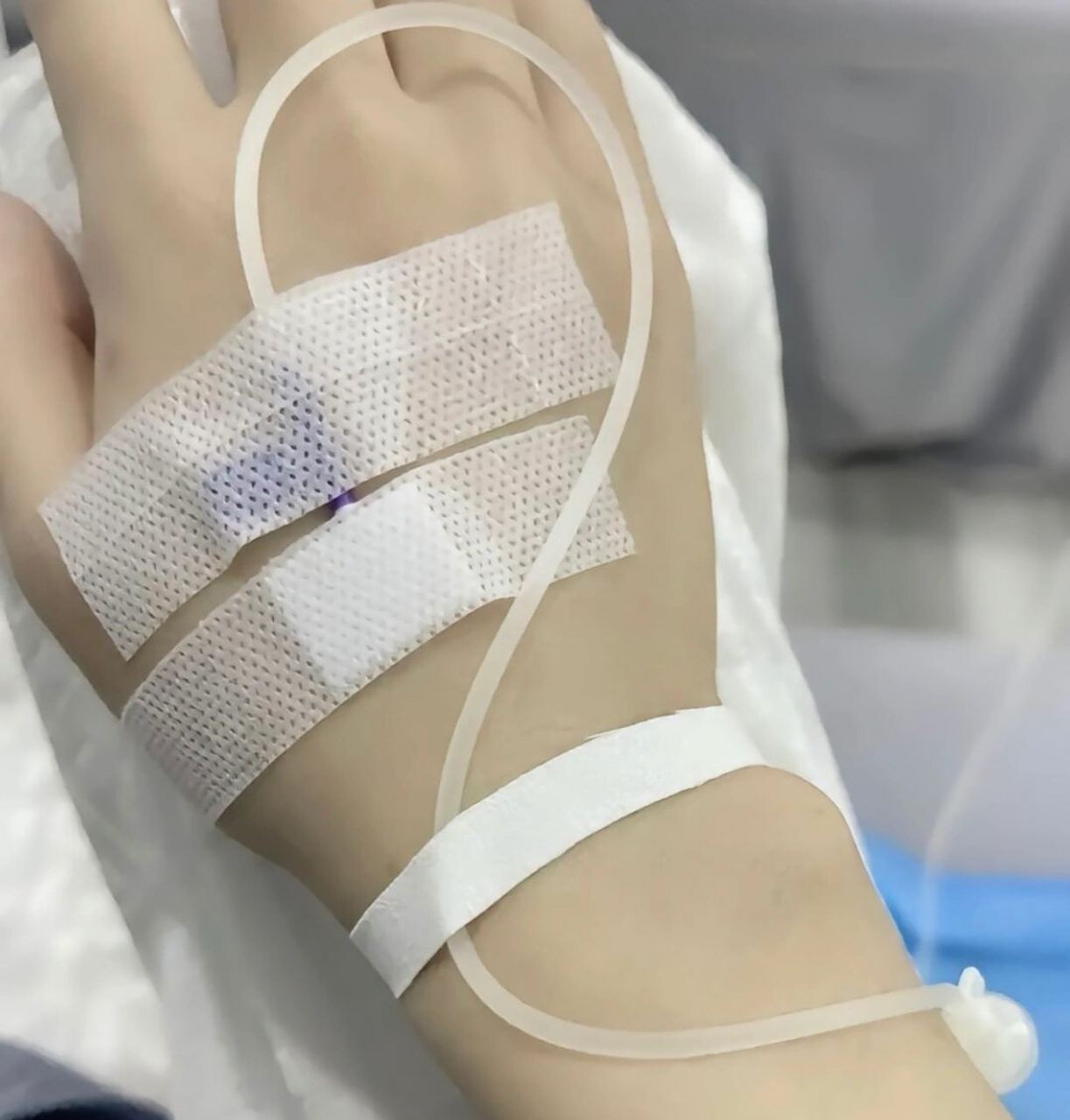 大学生请假输液照片