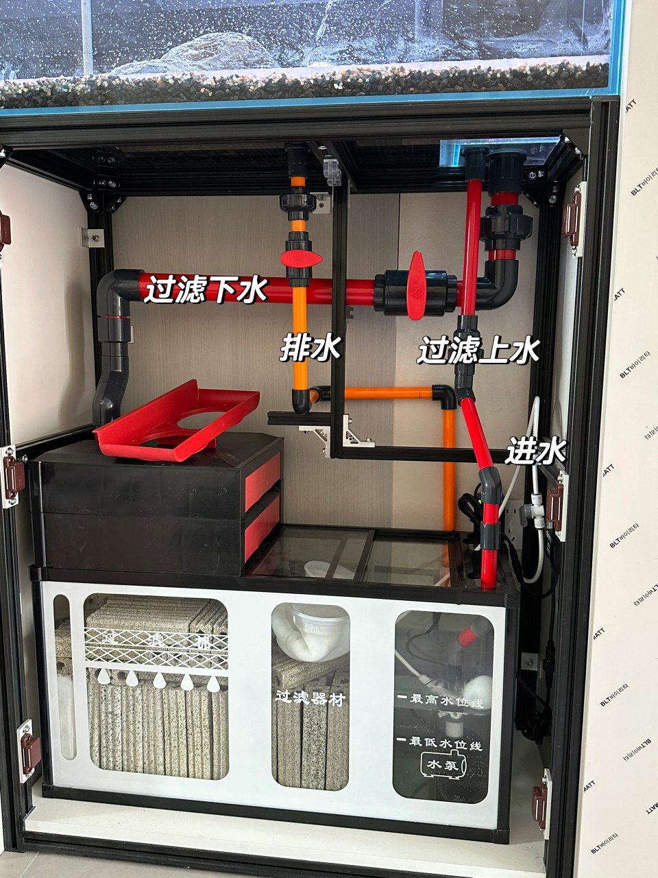 嵌入式鱼缸小教程 1  吊柜地板到鱼缸上沿的距离,我是55cm 距离不能太