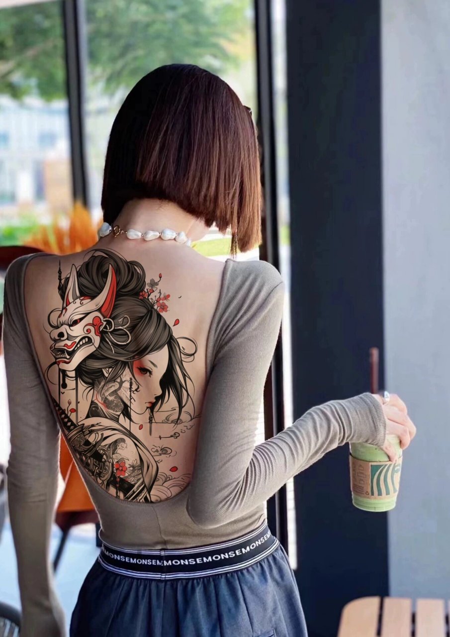 雅而不俗·艺妓纹身 艺伎里的女性:美艳与不俗并存 纹身的独特魅力