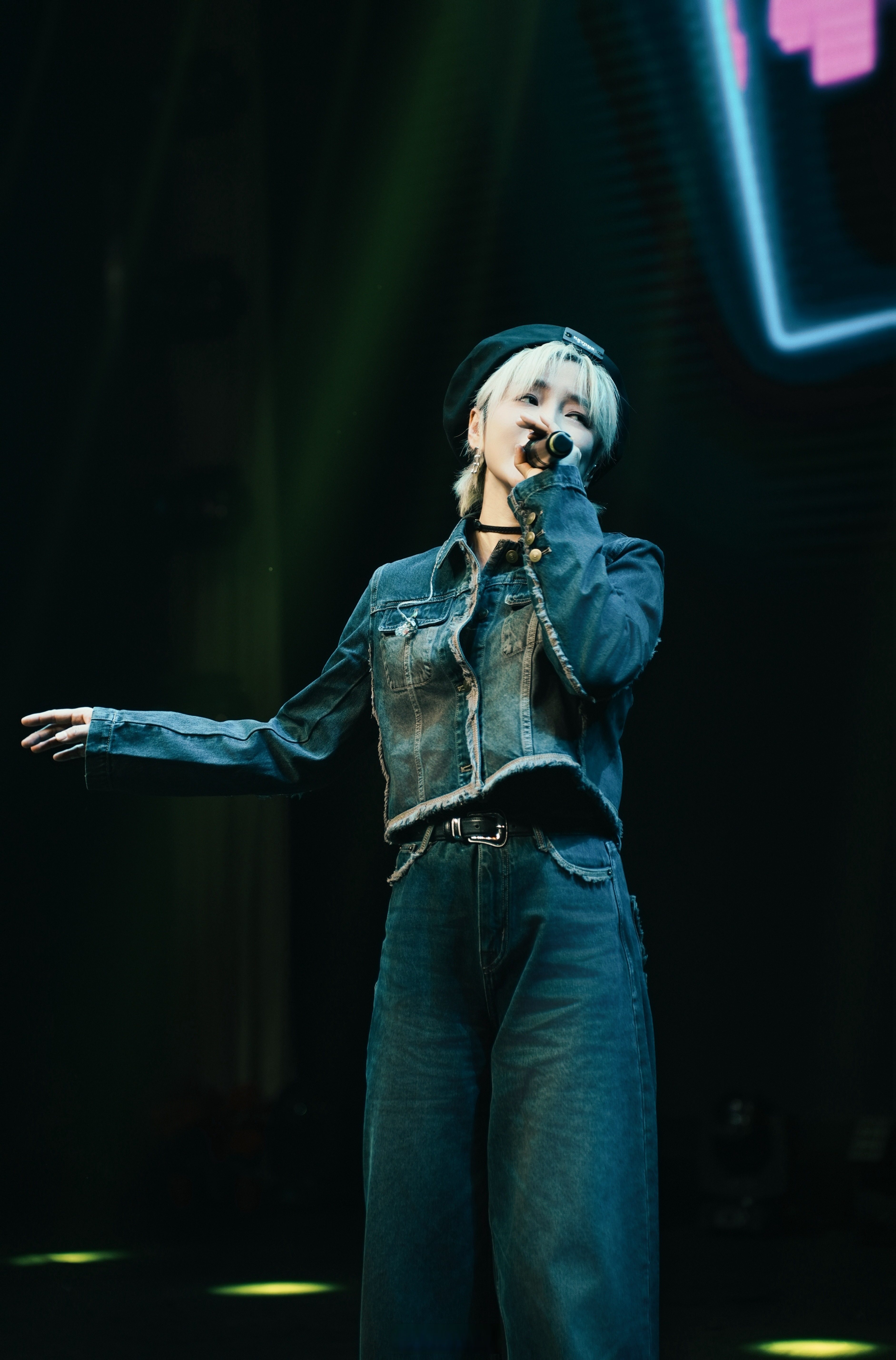 观演听众人均三种语言无缝切换