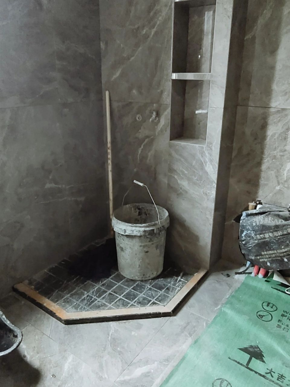 淋浴房地面用大理石还是瓷砖做 92淋浴地面用瓷砖做就是要瓷砖尺寸