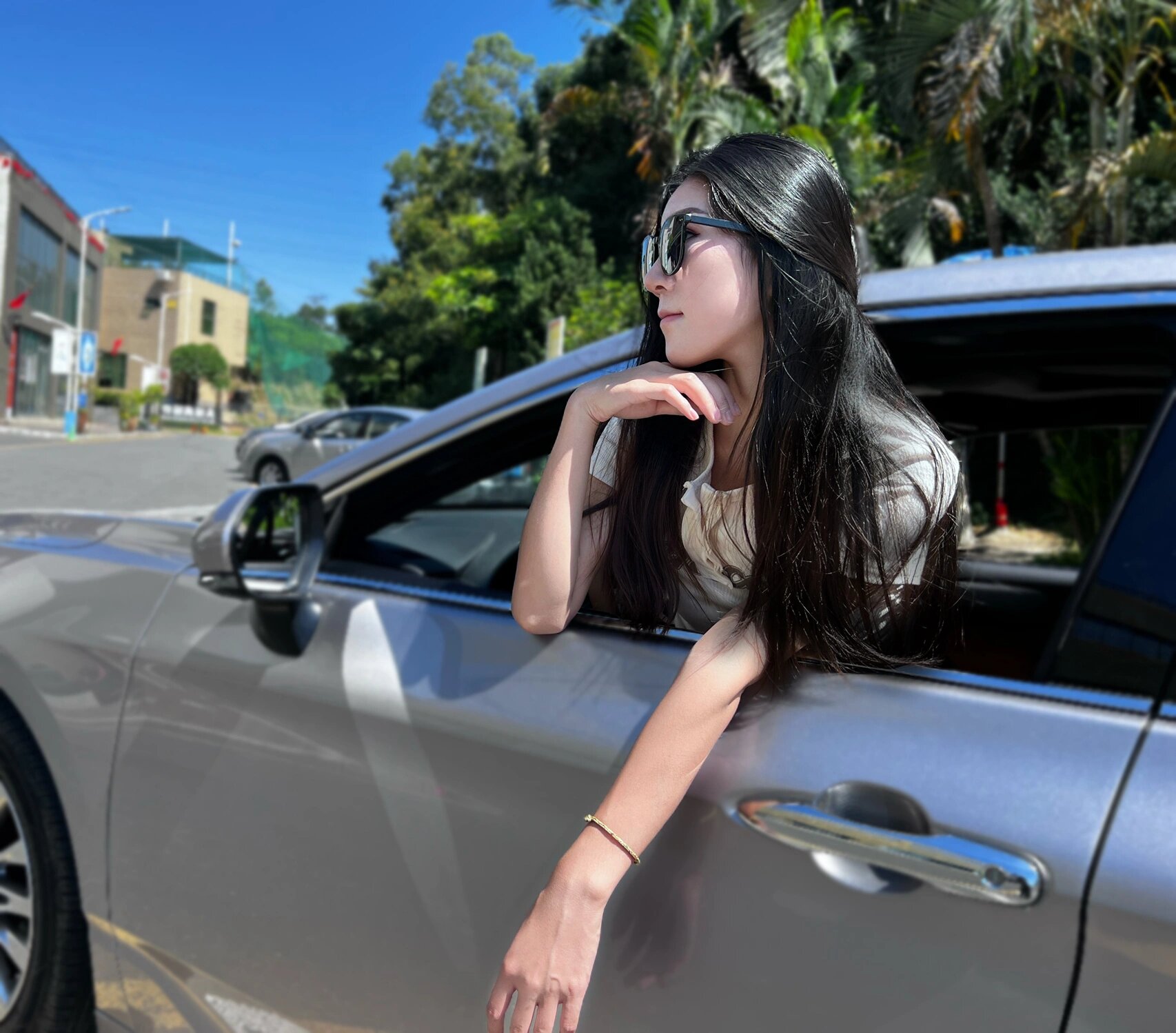 阳光下78/车窗,车内拍照姿势