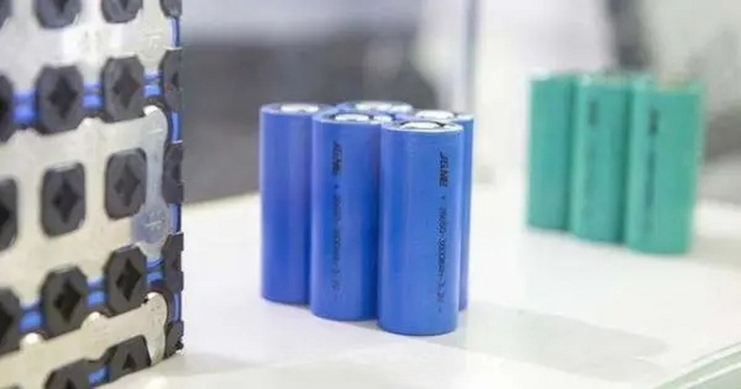 43万元,月涨幅超过28%;电池级氢氧化锂由于价格反弹