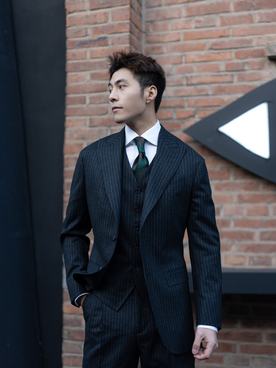 最近看爱的二八定律,律师们穿西装的样子,觉得太帅了吧!