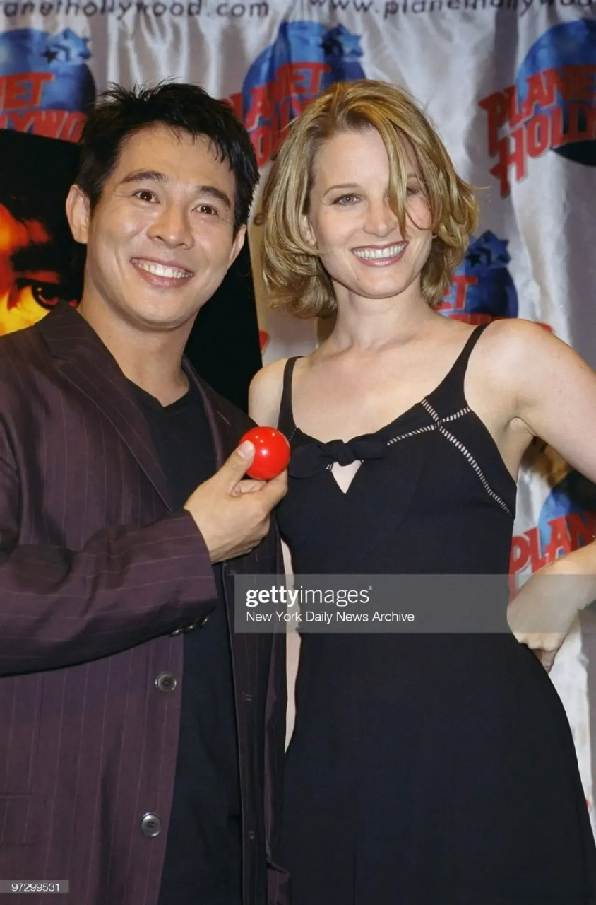 20年前和李连杰主演《龙之吻》的著名女演员布里奇特·方达,如今居然