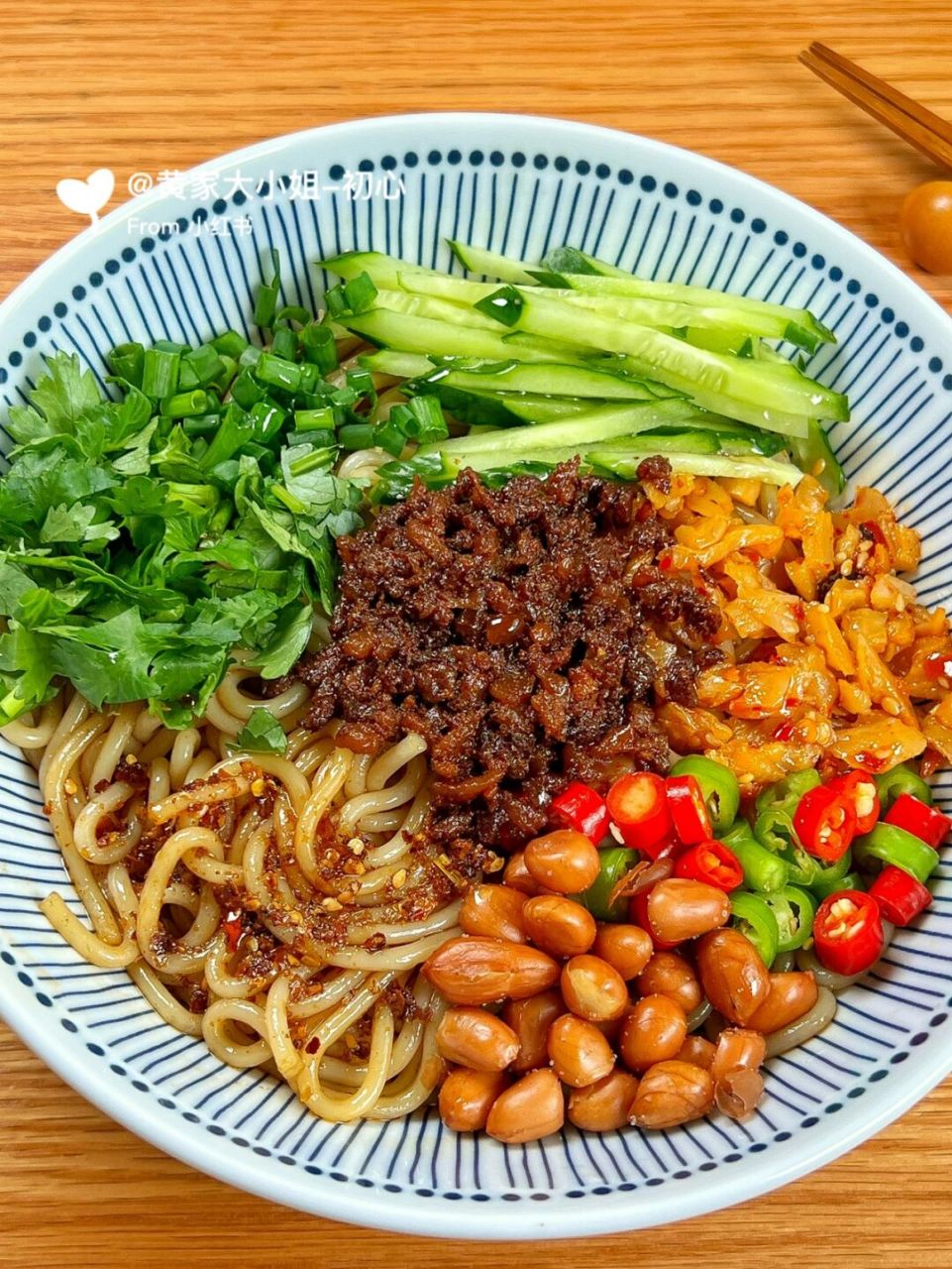 97爱嗦粉的我,一定要跟大家分享一款懒人速食   渣渣灰肉臊南昌拌粉