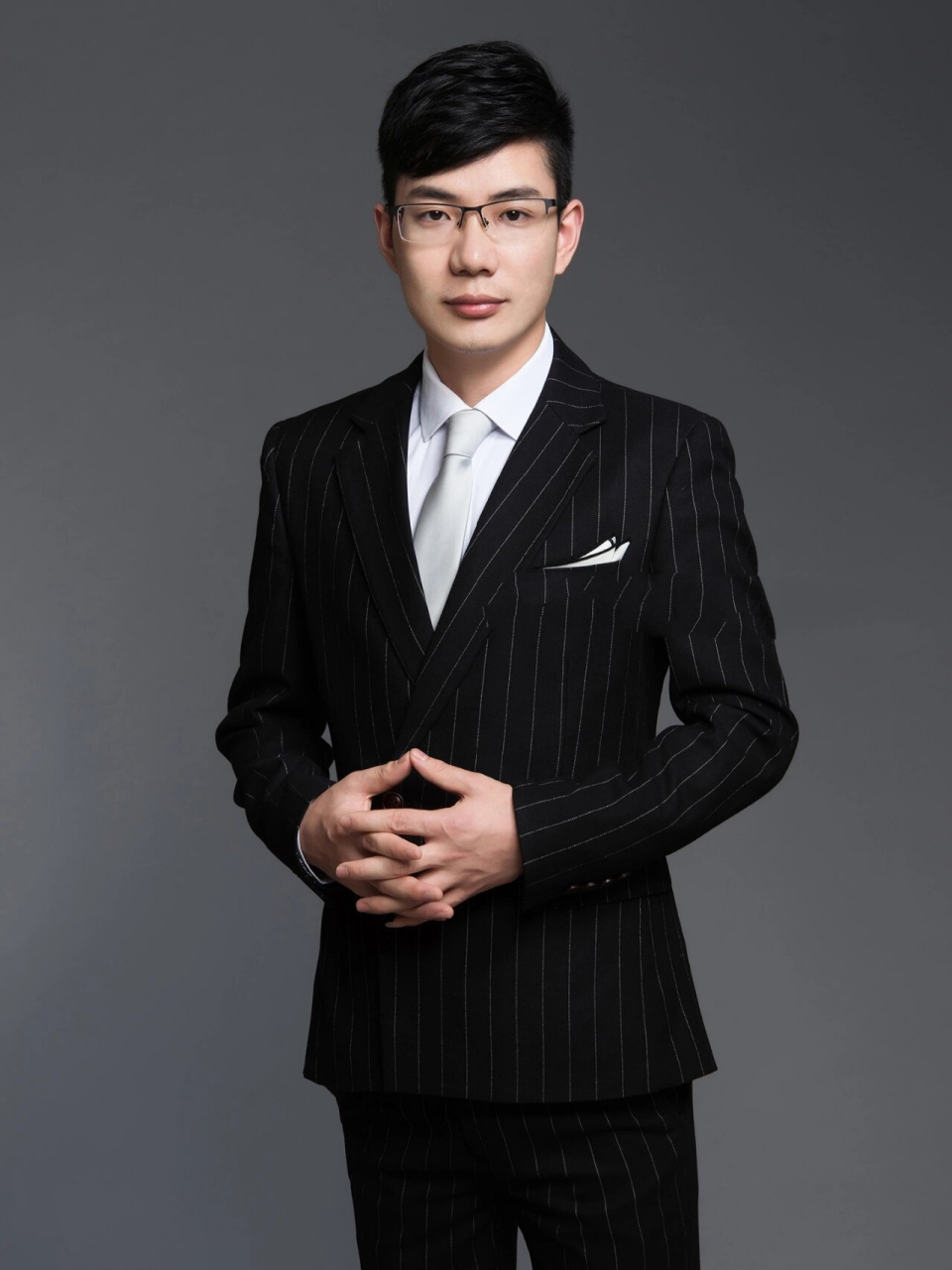 快速赢得生意伙伴的信任|男士商务形象照 生意场上如何快速赢得生意