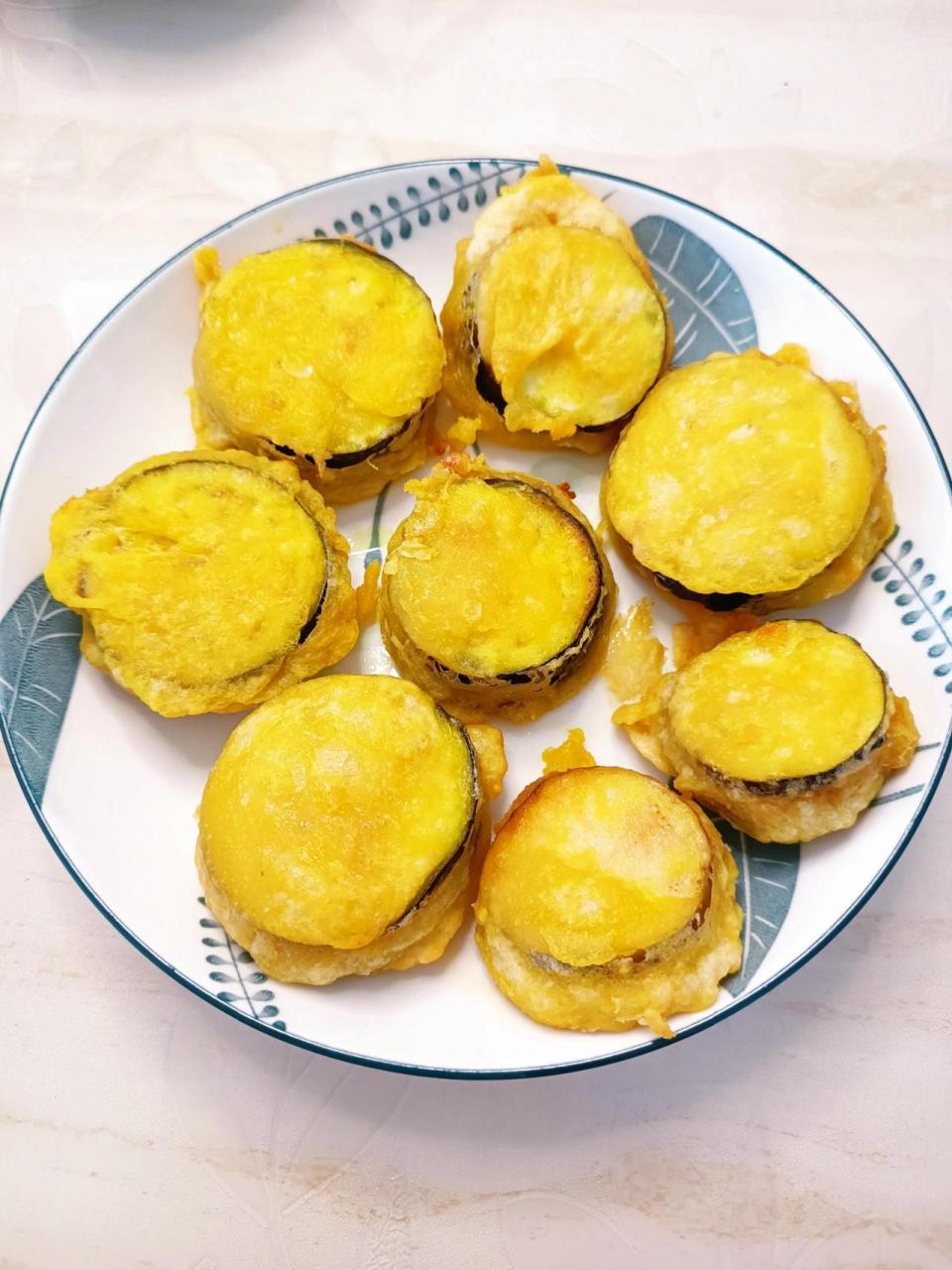 外酥里嫩的茄饼简单做法75低卡好吃到舔手指 茄子这样做茄饼太好吃