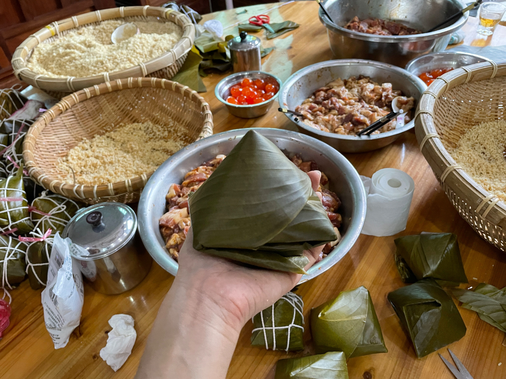 海南定安人的标准粽 大家家里是怎么样裹粽子的嘞,我们都是四角粽