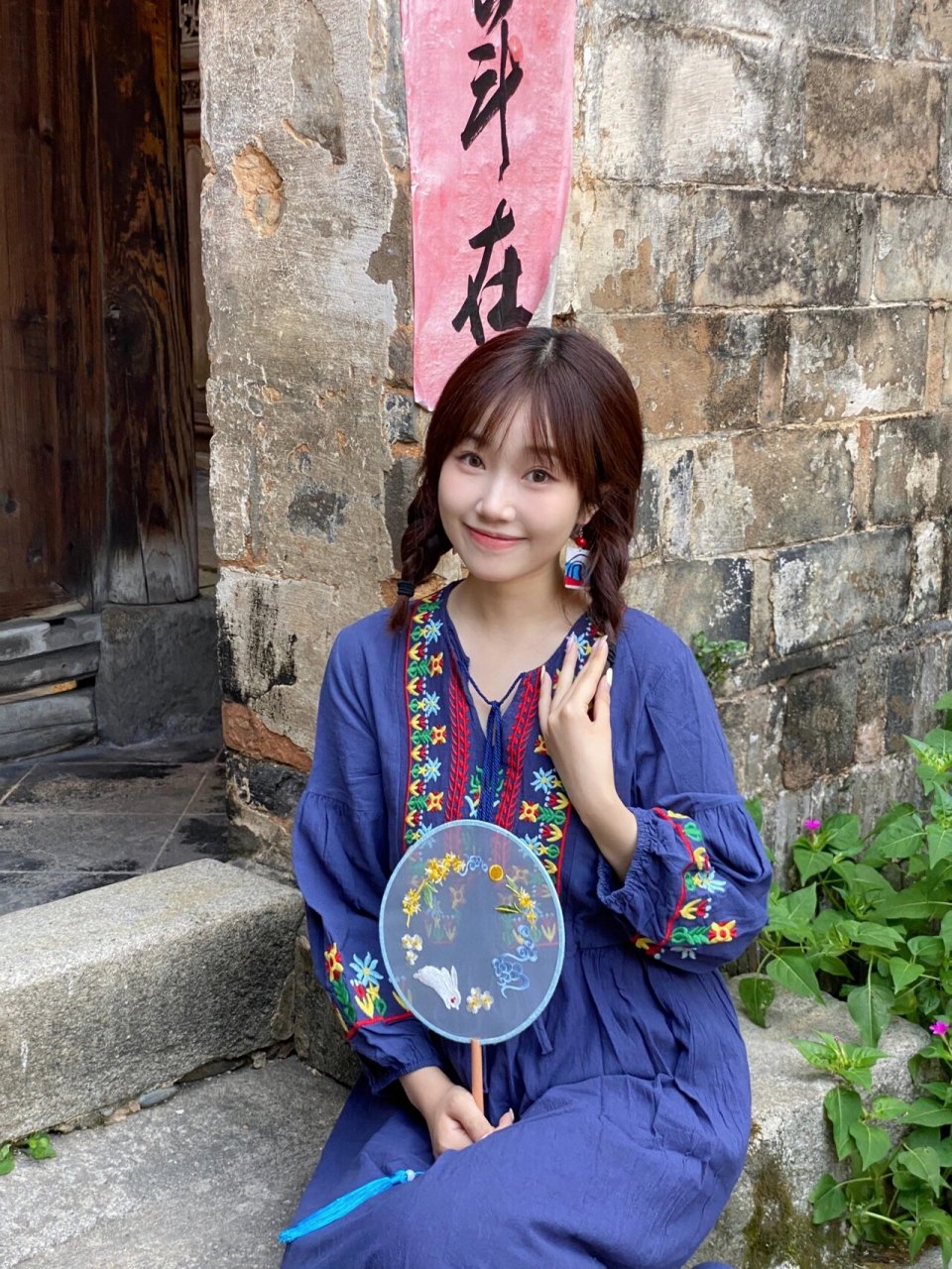 安徽女孩的"国泰民安"脸 最近的评论里有好多人说我笑起来很好看～ 那