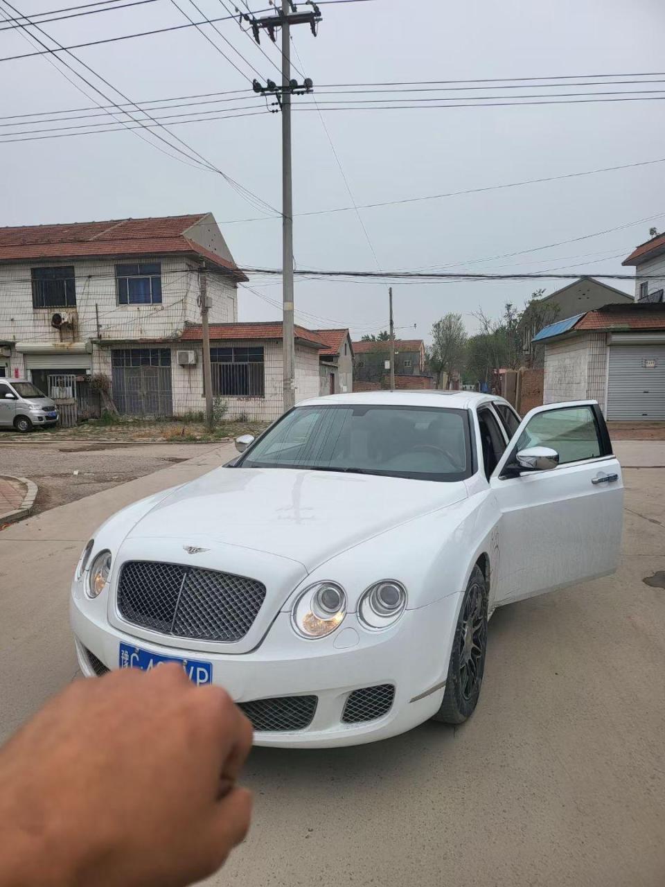 克莱斯勒300c 前后升级宾利飞驰.