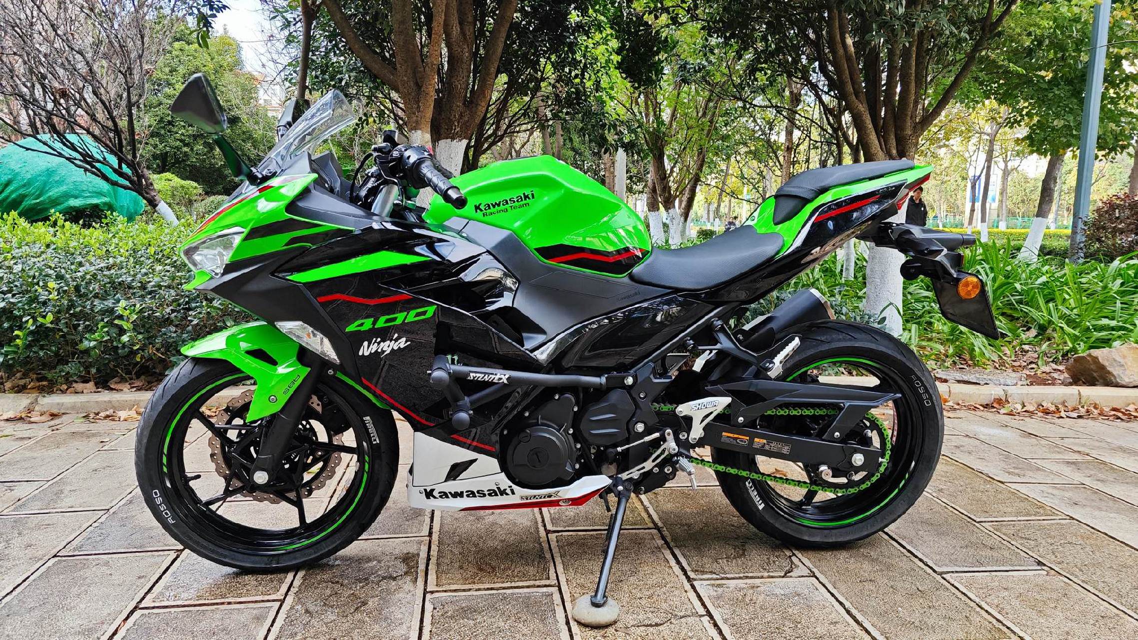 2021年川崎忍者400,过户2次,原厂解限速,改装倍耐力恶魔三轮胎,kn高