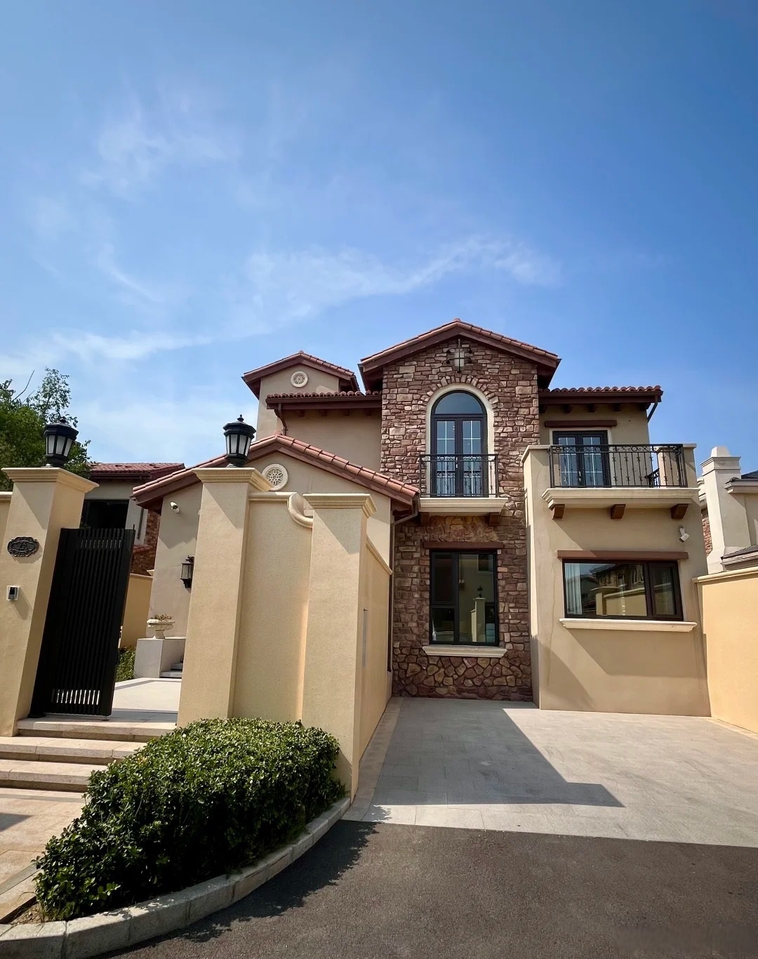 小区的楼王位置 没有对视和遮挡 特意选的把边户