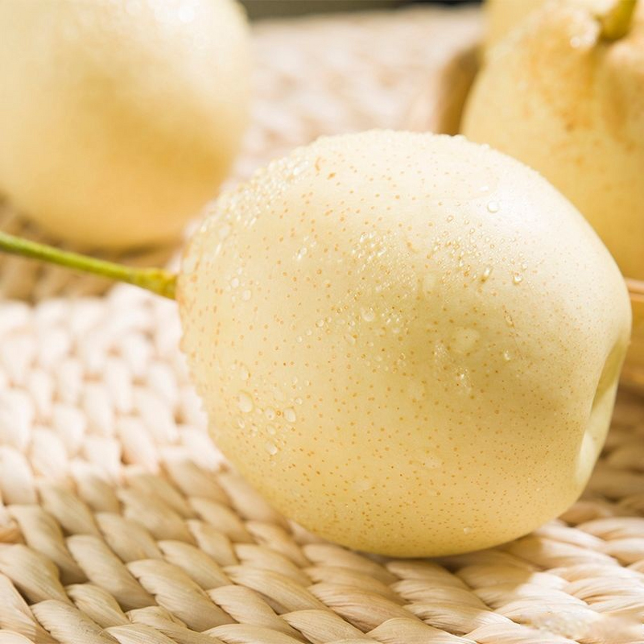 泊头鸭梨种植历史悠久,自然条件优越,泊头鸭梨以个大,皮薄,多汁,忻览