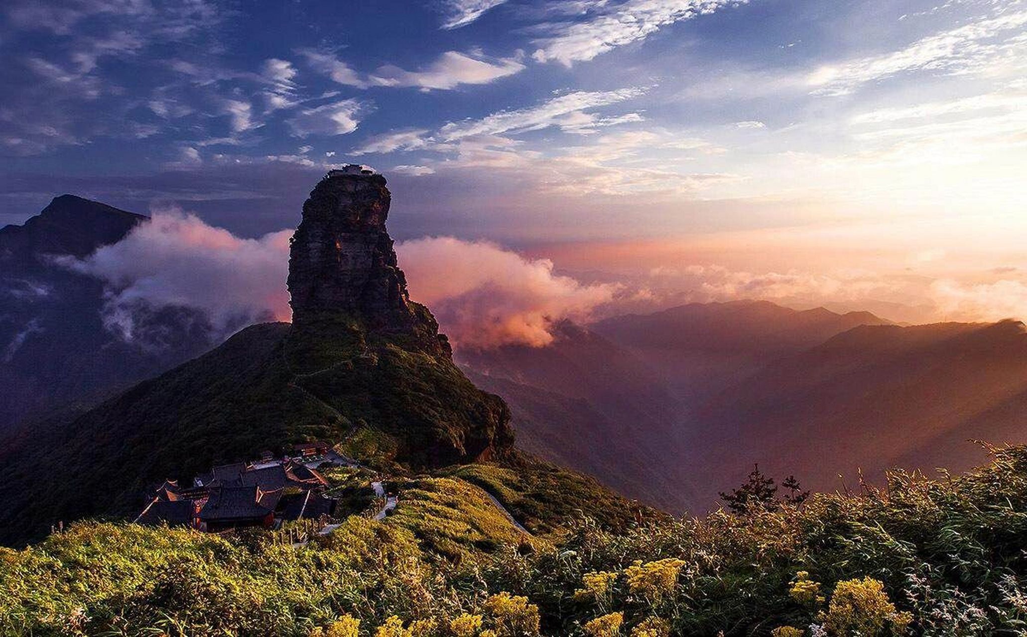 "天空之城"梵净山,此生必爬的一座山 梵净山, 位于贵州省铜仁市的印江