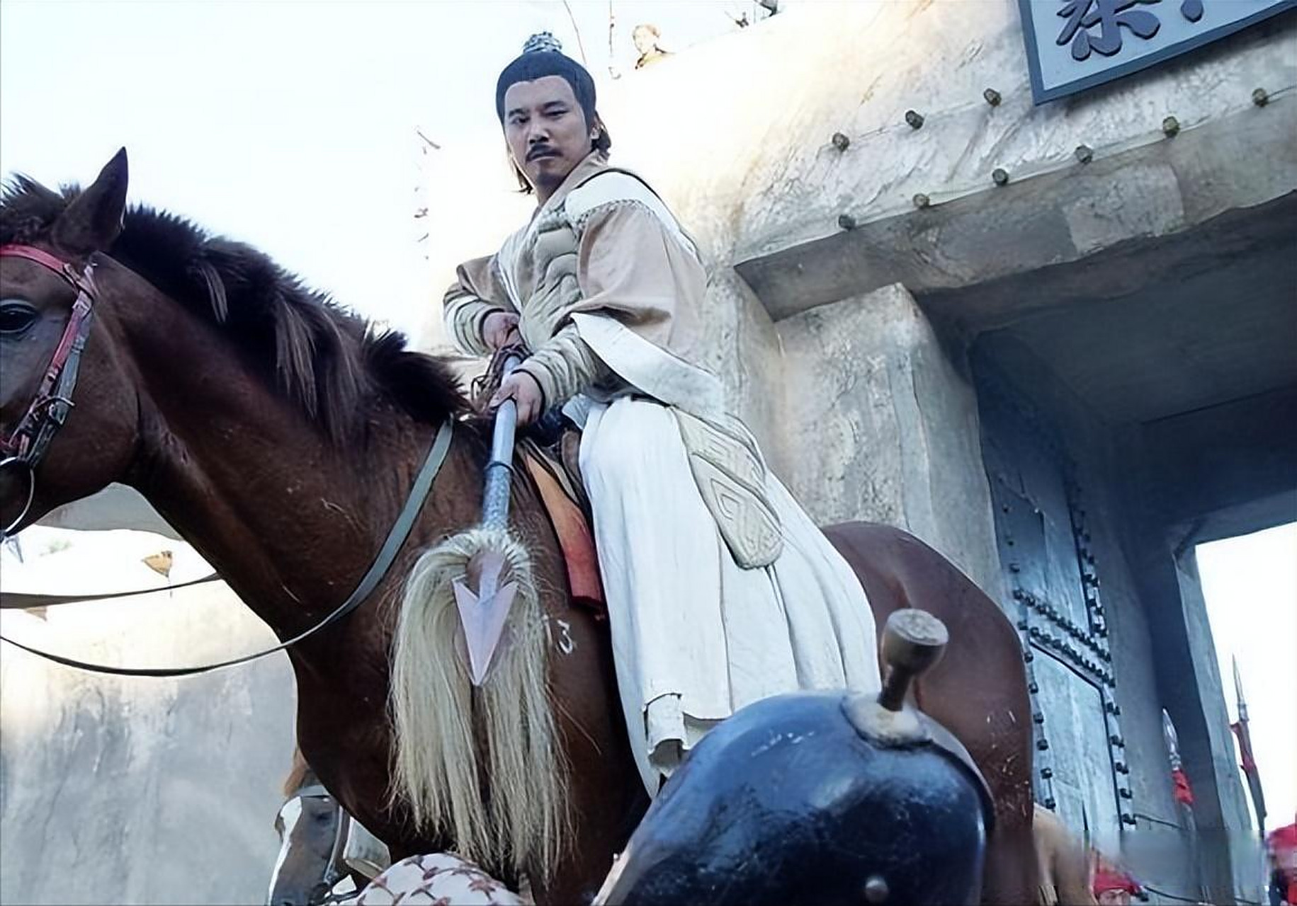 隋唐演义:为什么说秦叔宝是披着华丽光环,实者不讲义气?