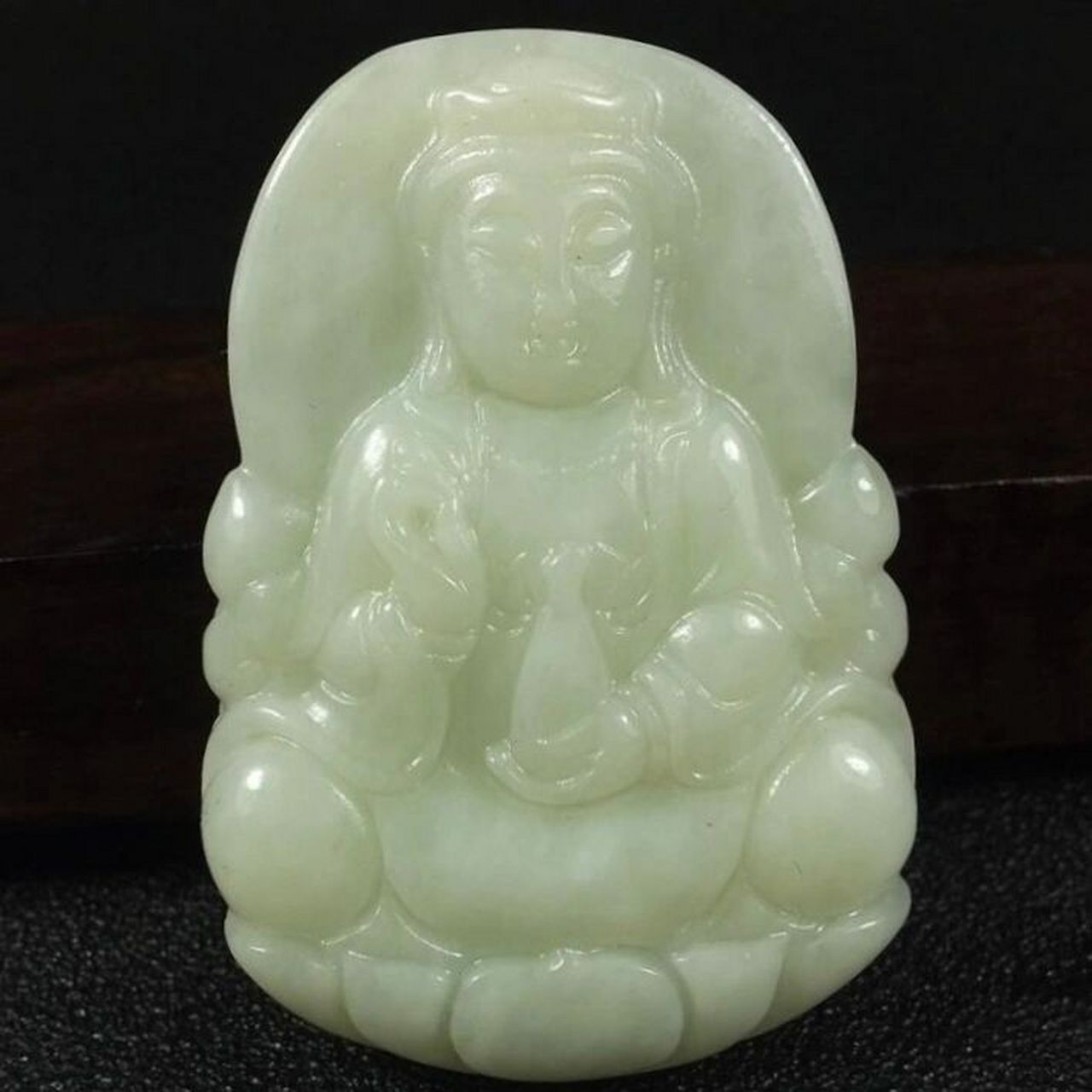 如何分辨韩料 韩料和田玉,是产自韩国春川地区的一种和田玉,颜色一般