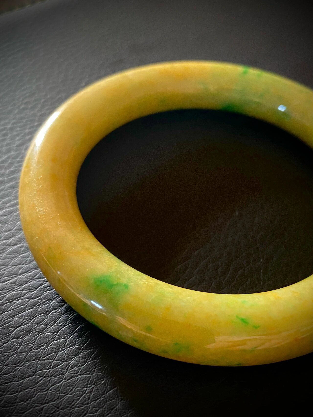 老坑极品黄加绿翡翠手镯 老坑糯种黄加绿老翡翠手镯 真正的纯种黄加绿