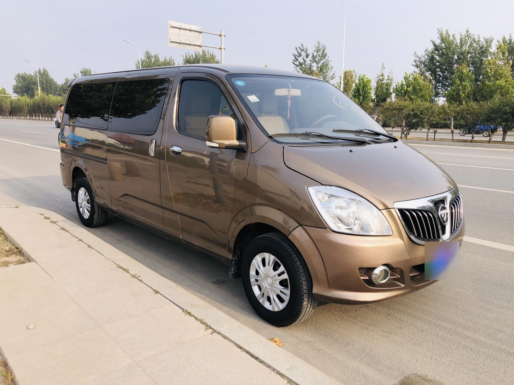 2017年5月福田蒙派克,蓝牌9座,车况精品,真皮座椅,中央空调