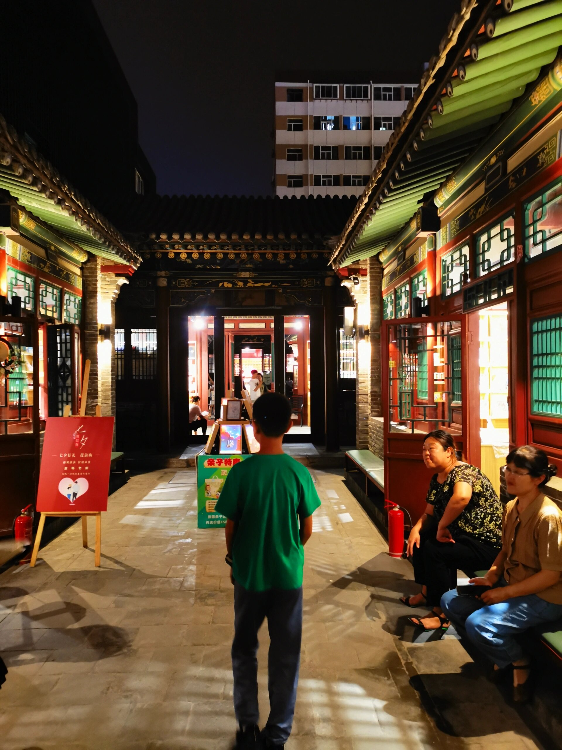 太原夜游好去处 钟楼街 晚上,热情好客的太原朋友还邀请我们去钟楼街