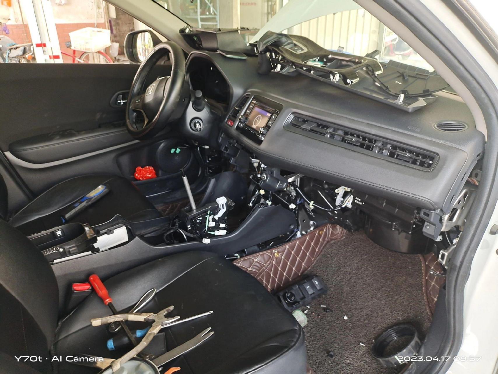 更换汽油泵总成.拆的有点多