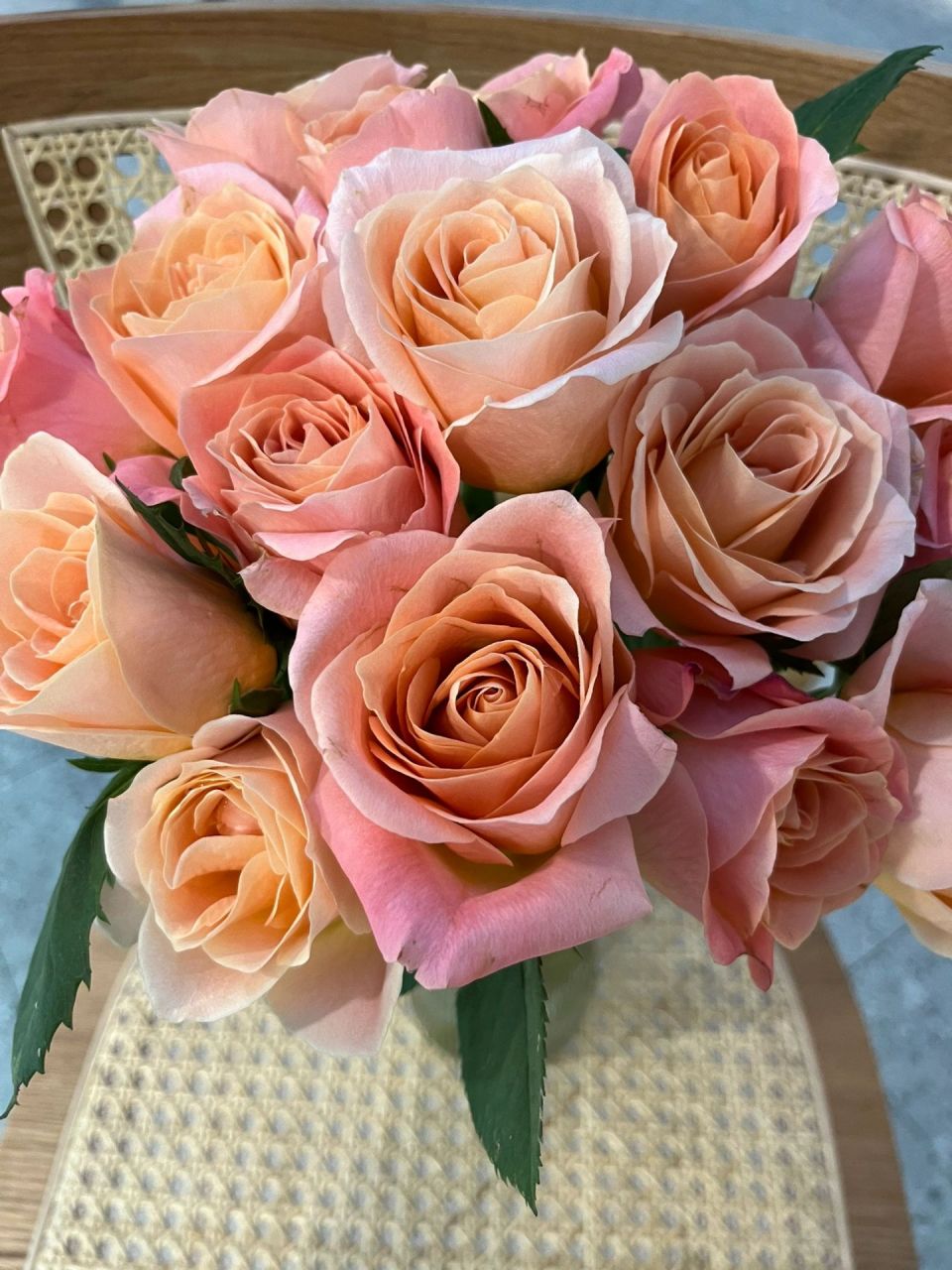 朱小姐玫瑰～温柔且坚定 94特点:朱朱小姐是一种自带香味的玫瑰