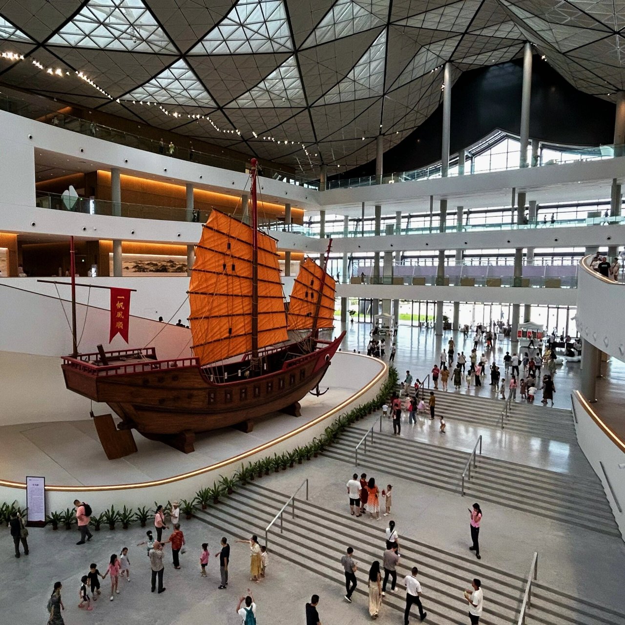 汕头|潮汕华侨历史博物馆(打卡#2) 坐落于汕头市濠江区南滨路中信海滨