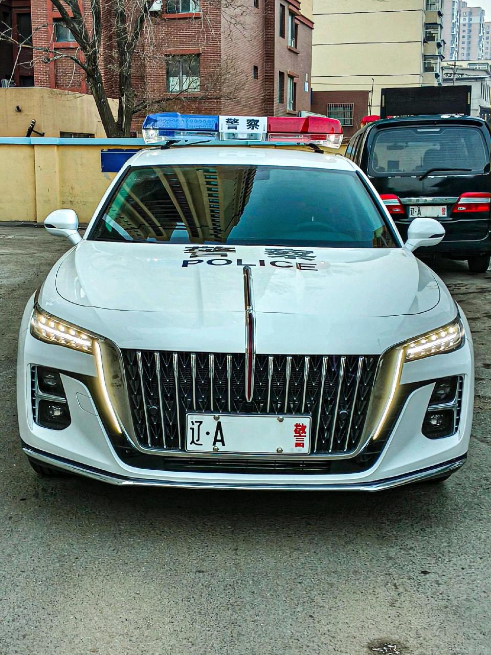 红旗h5警车91.红旗h5警车,气势磅礴,给你十足安全感