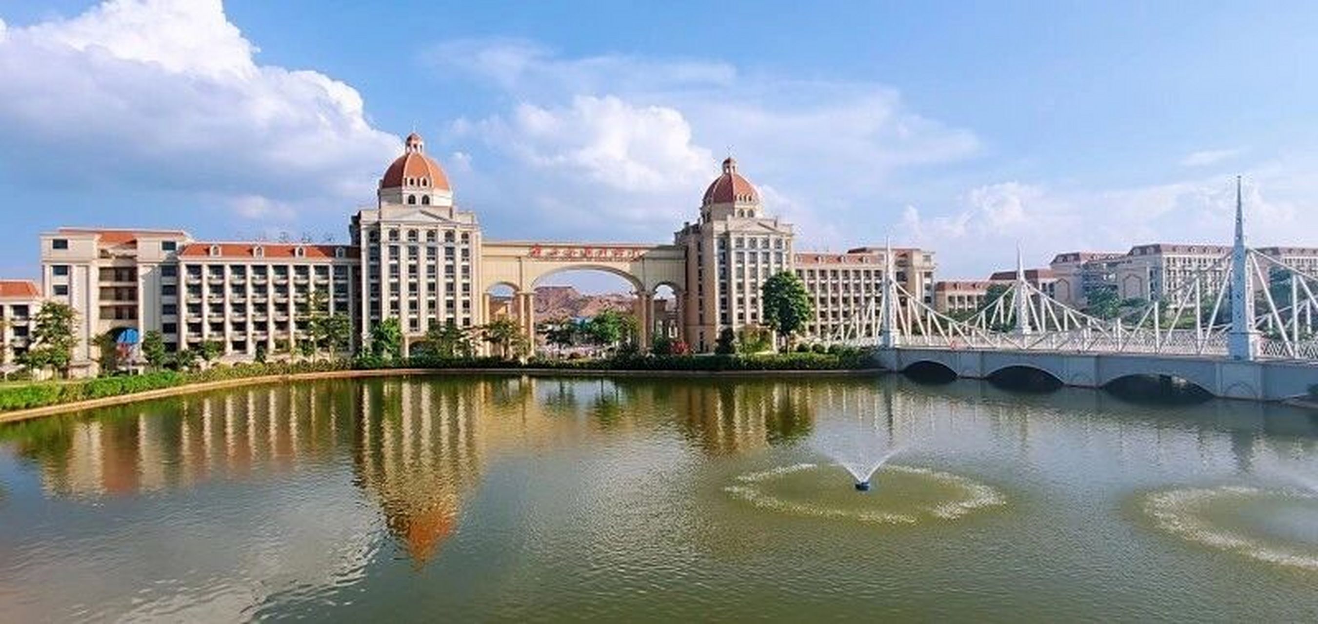 广西外国语学院空港校区 有问必答 图片是学校的各个地点  最后一张