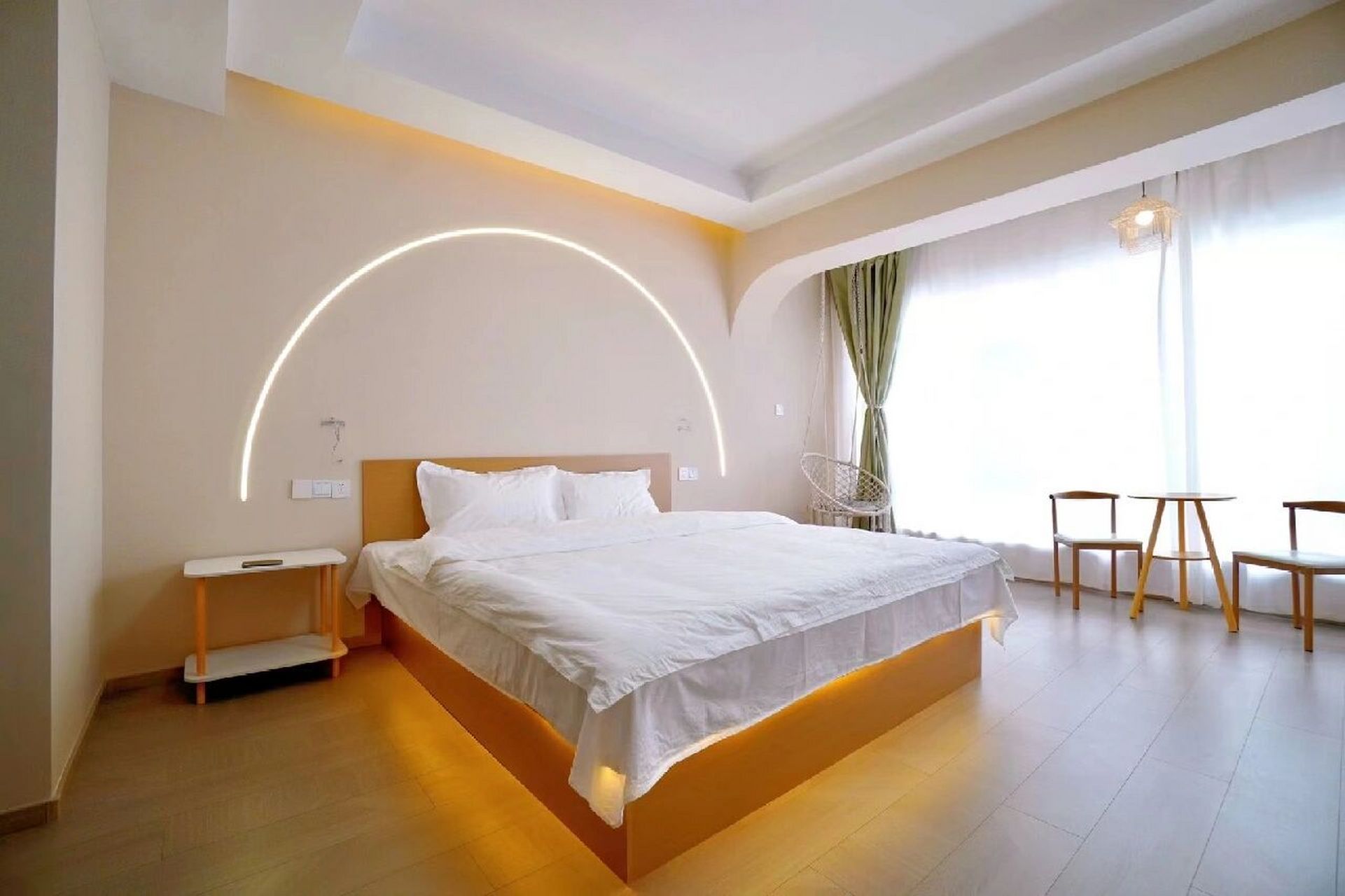 延吉最划算民宿 假期来延吉玩最重要的就是定酒店房间,他们那里价格