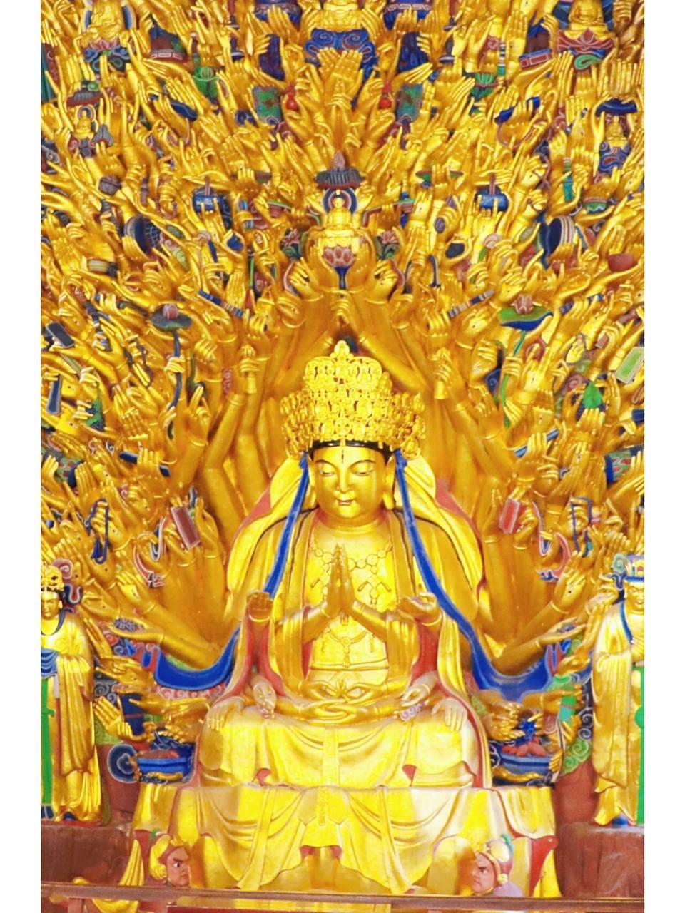 千手观音(大足石刻)  宝顶山"千手观音"雕凿于南宋中后期,该造像在88