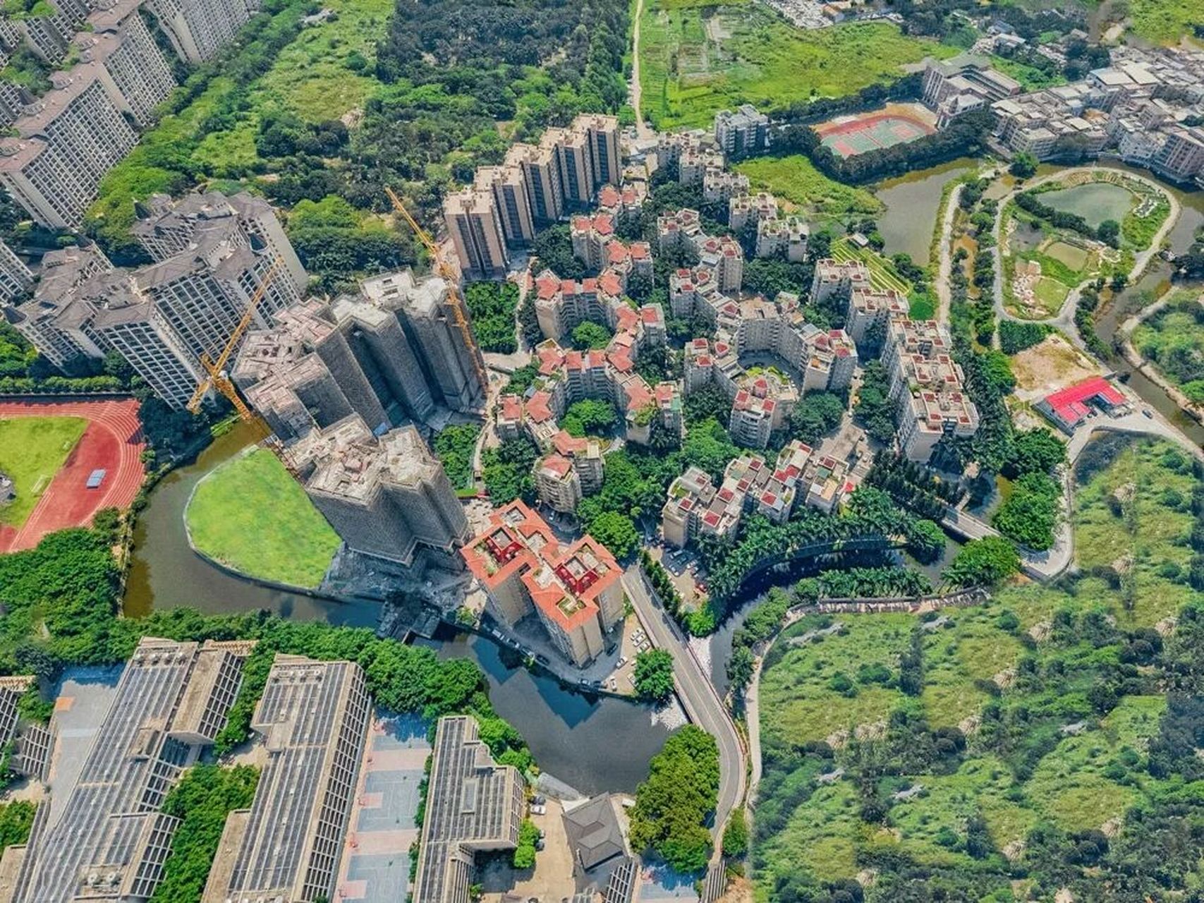 广地花园·观澜 广地花园·观澜建面79～118 ㎡的二至三房均价4万带