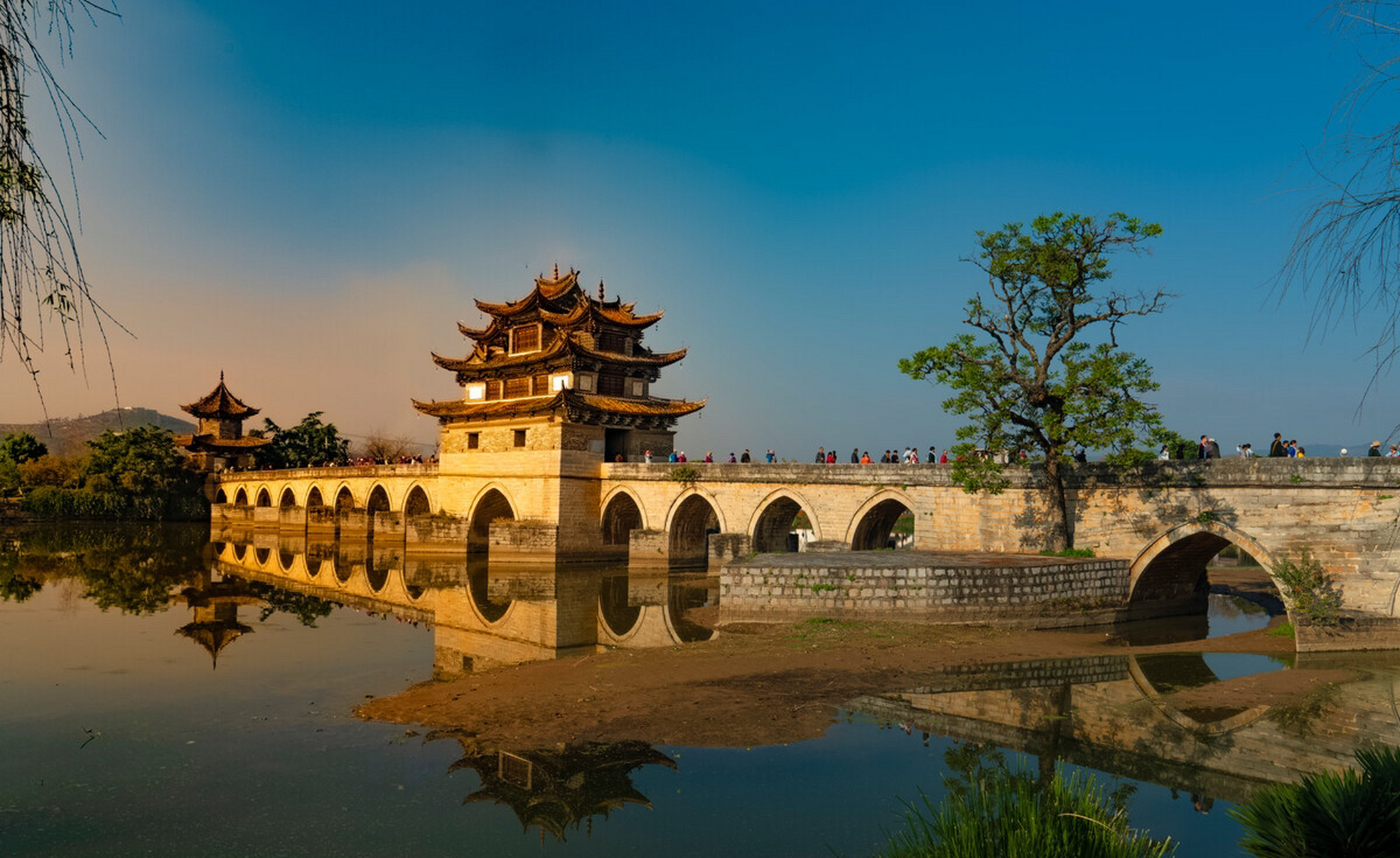 建水有座双龙桥,是国内仅存的"17孔桥" 云南建水双龙桥,俗称"十七孔桥