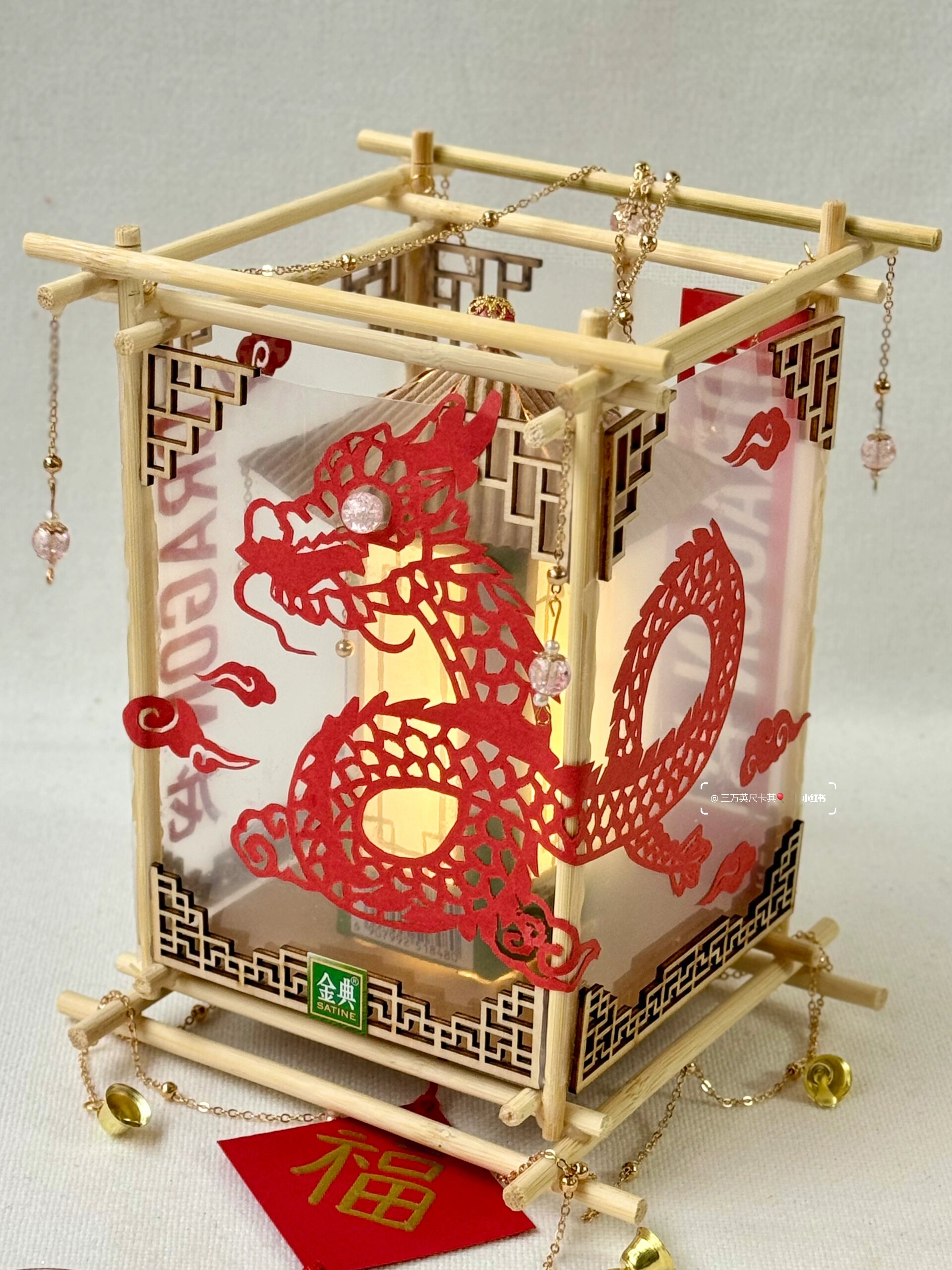 手工改造|牛奶盒diy龙年新春剪纸灯笼|教程