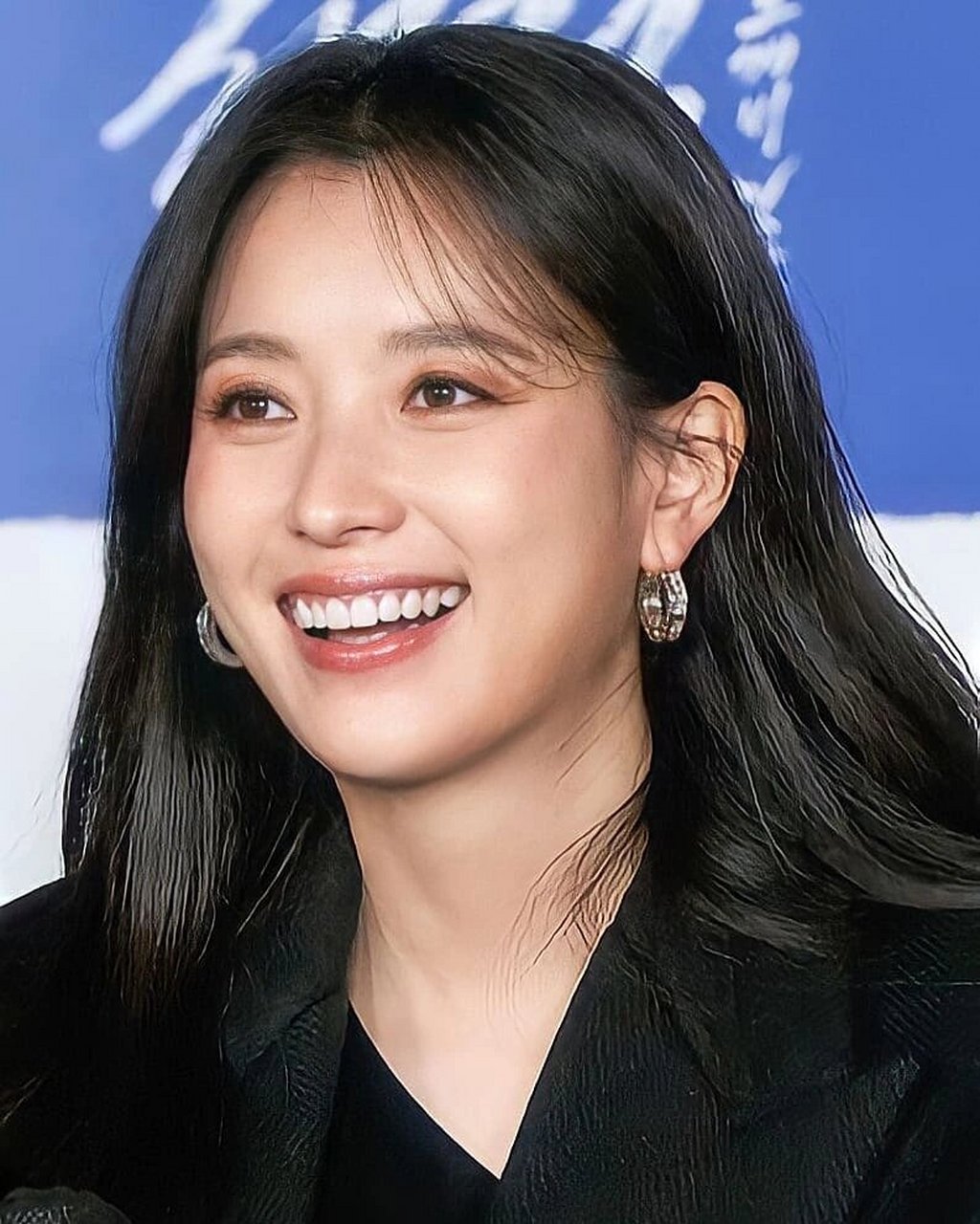 韩孝周 韩孝周(han hyojoo),1987年2月22日出生于韩国忠清北道清州市.