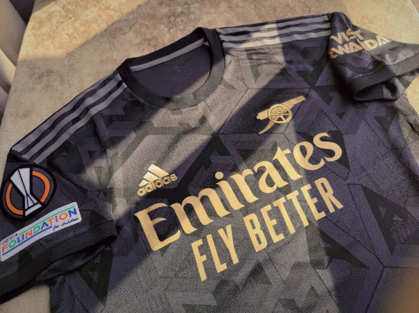 阿森纳22/23赛季客场球衣是球员版 本件是阿森纳22/23客场球员版球衣