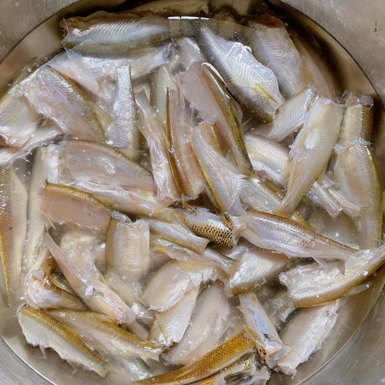 油炸小酥鱼|家常做法 除了不好看,其他真的没得挑剔 几颗花椒真的点睛