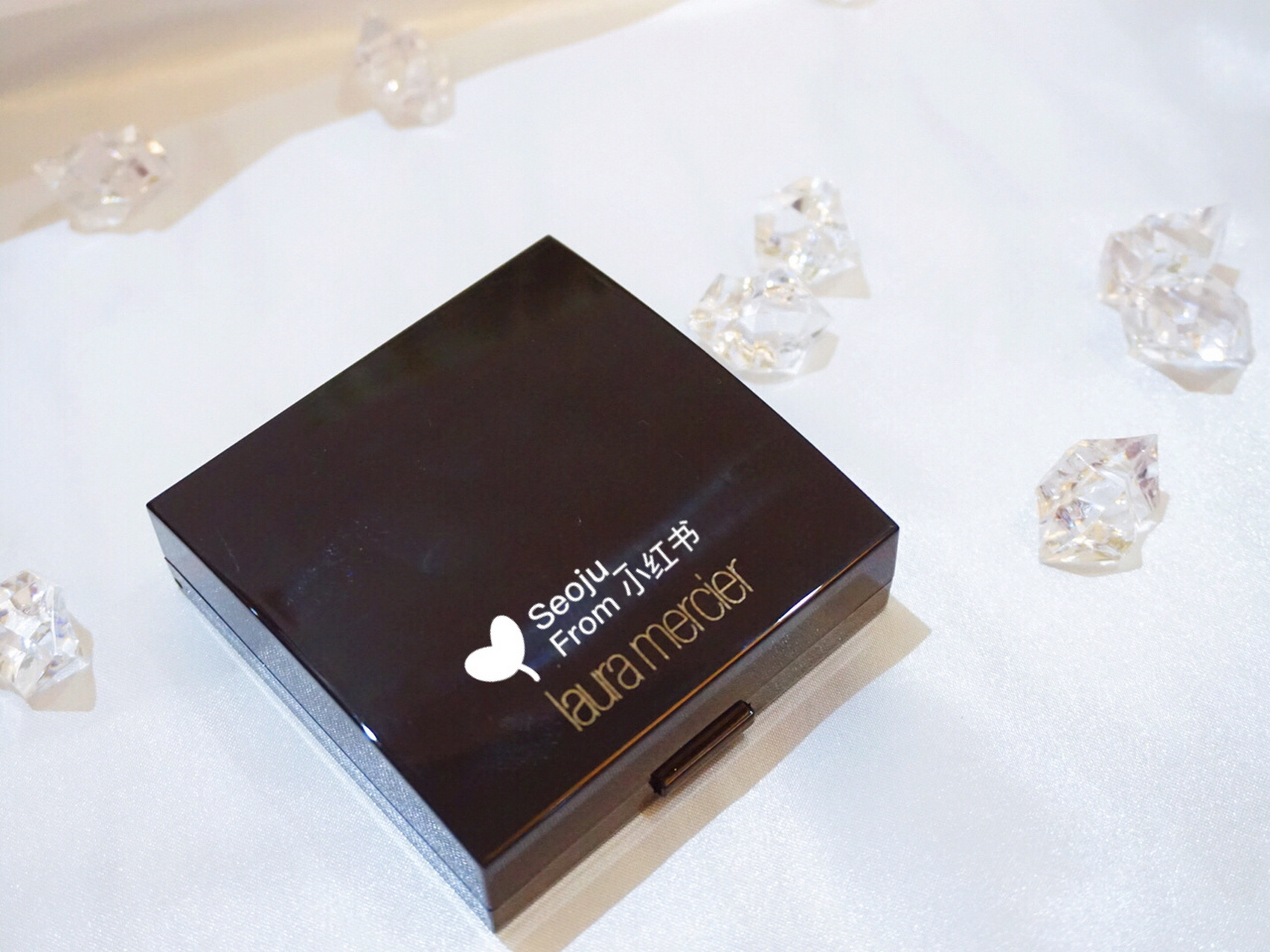 好像微整过的立体感 laura mercier 罗拉lm 高光哑致粉饼 01号 看过