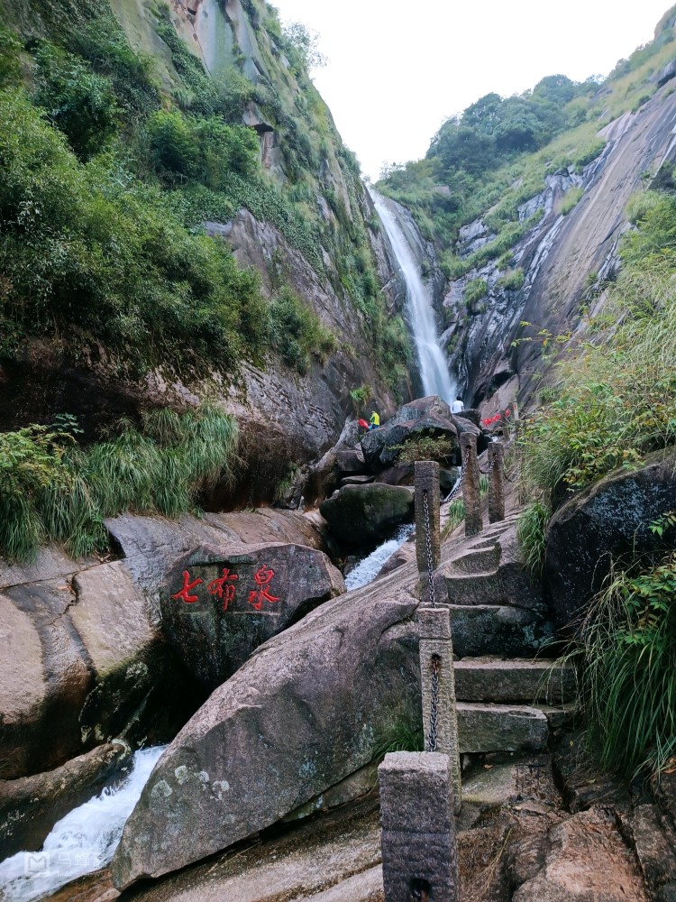 九华山后山九子岩