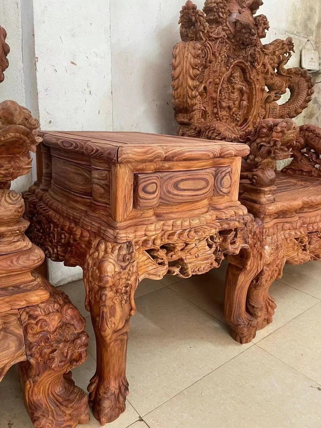 越南黄花梨木盛世宝鼎沙发13件套 这套"盛世宝鼎"沙发,不落俗套,大气