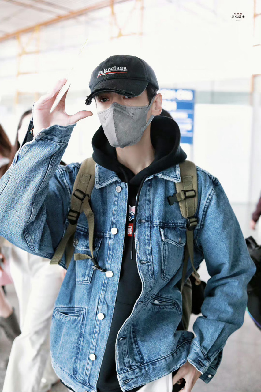 罗云熙进组颜心记路透# 罗云熙可有的忙了又要进组颜心记,路透这身