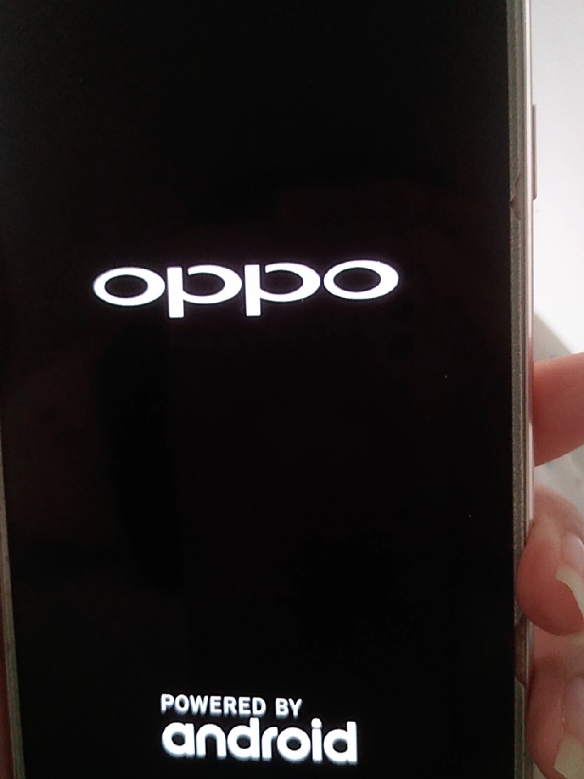 oppo手机早晨醒来自动关机了