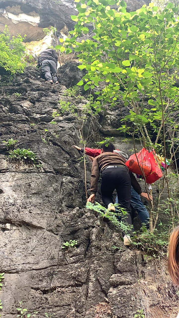 以上是我的哥哥们在飞檐走壁 坐标广西贵港 今天爬了3座山 脚都酸完