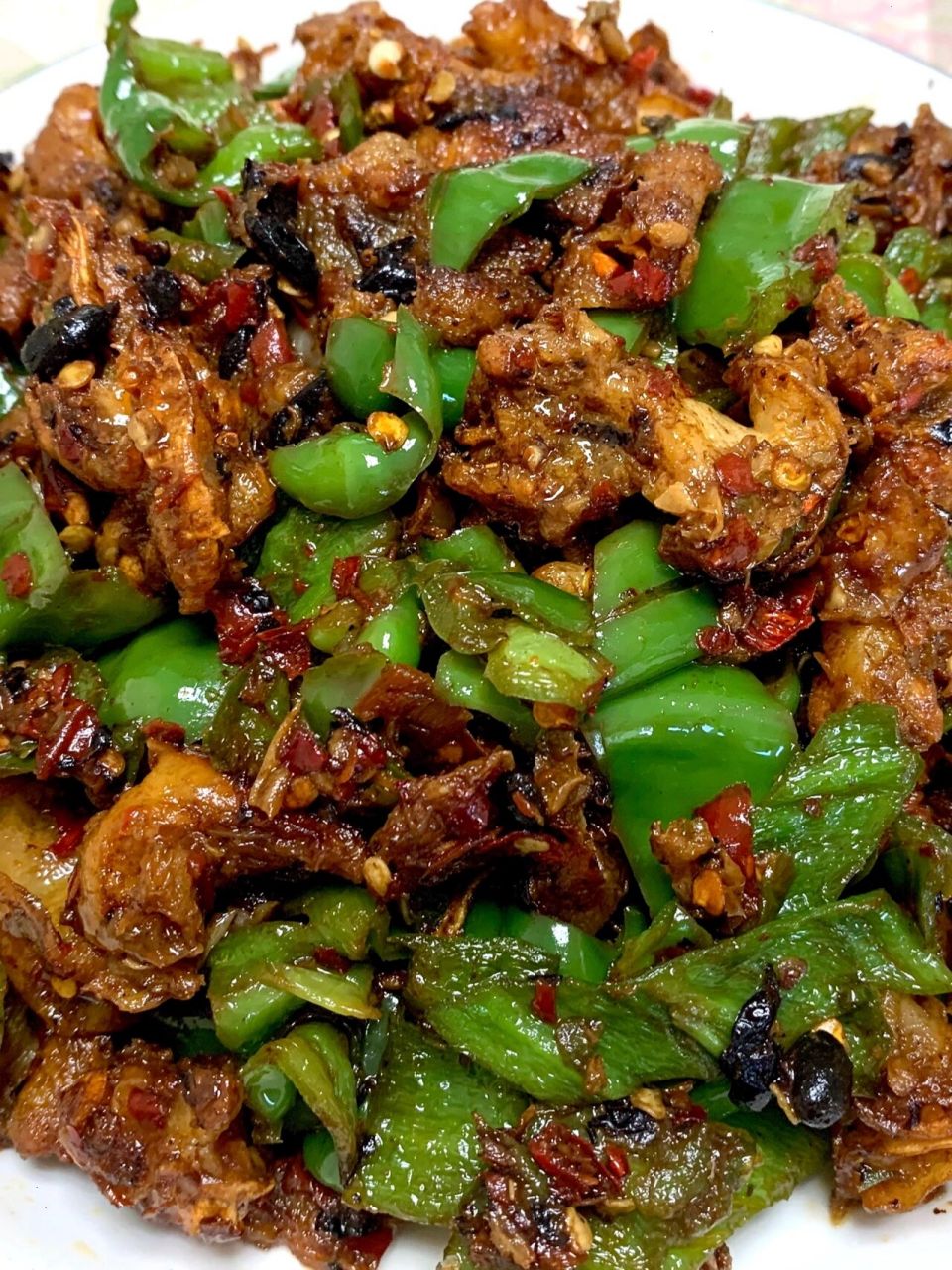 食材准备:猪油渣半斤,青