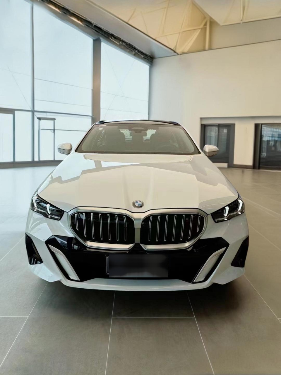 2024款 宝马530li 尊享型m运动套装 官方指导价:52.