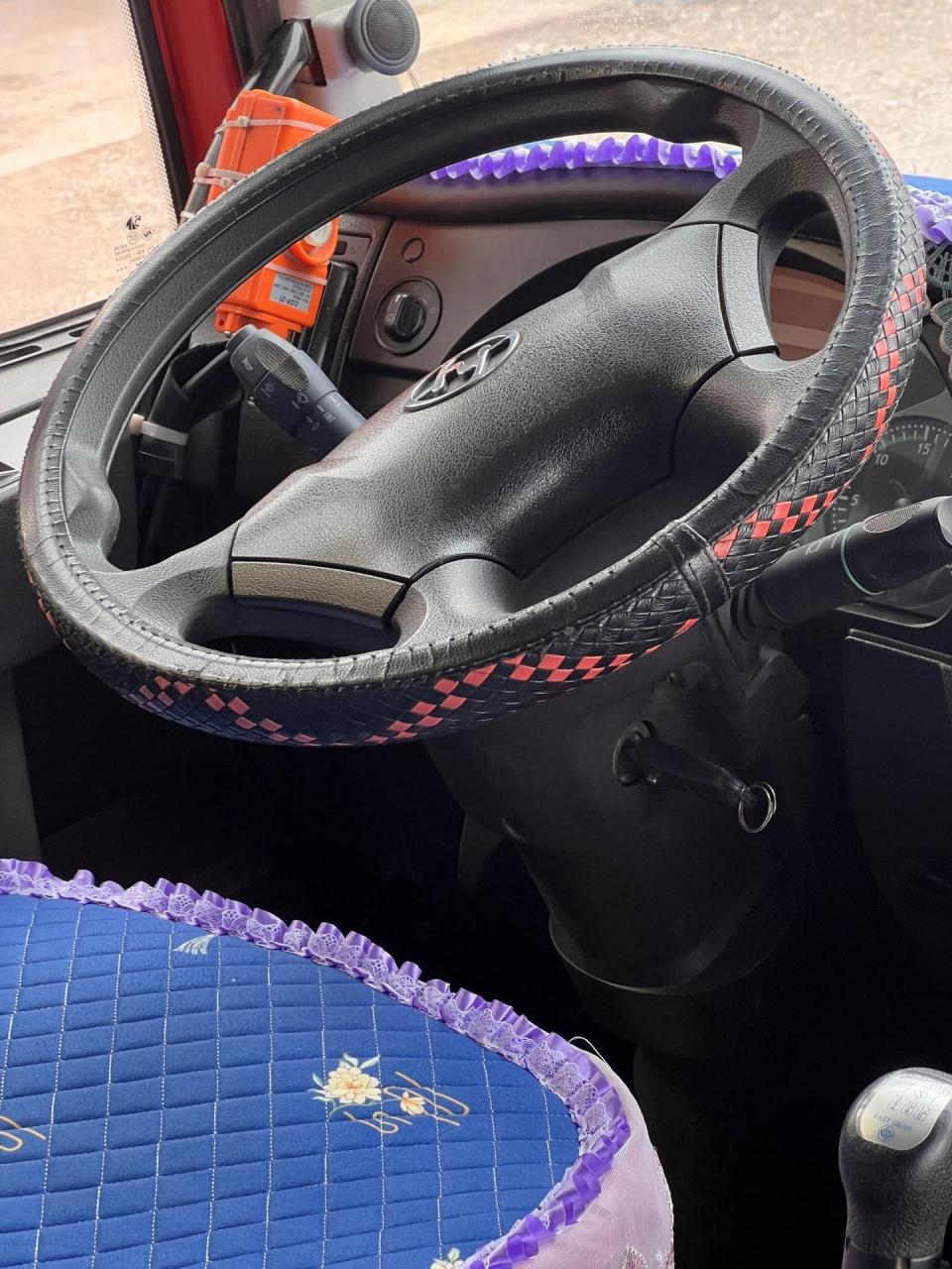 上汽红岩杰狮c500.