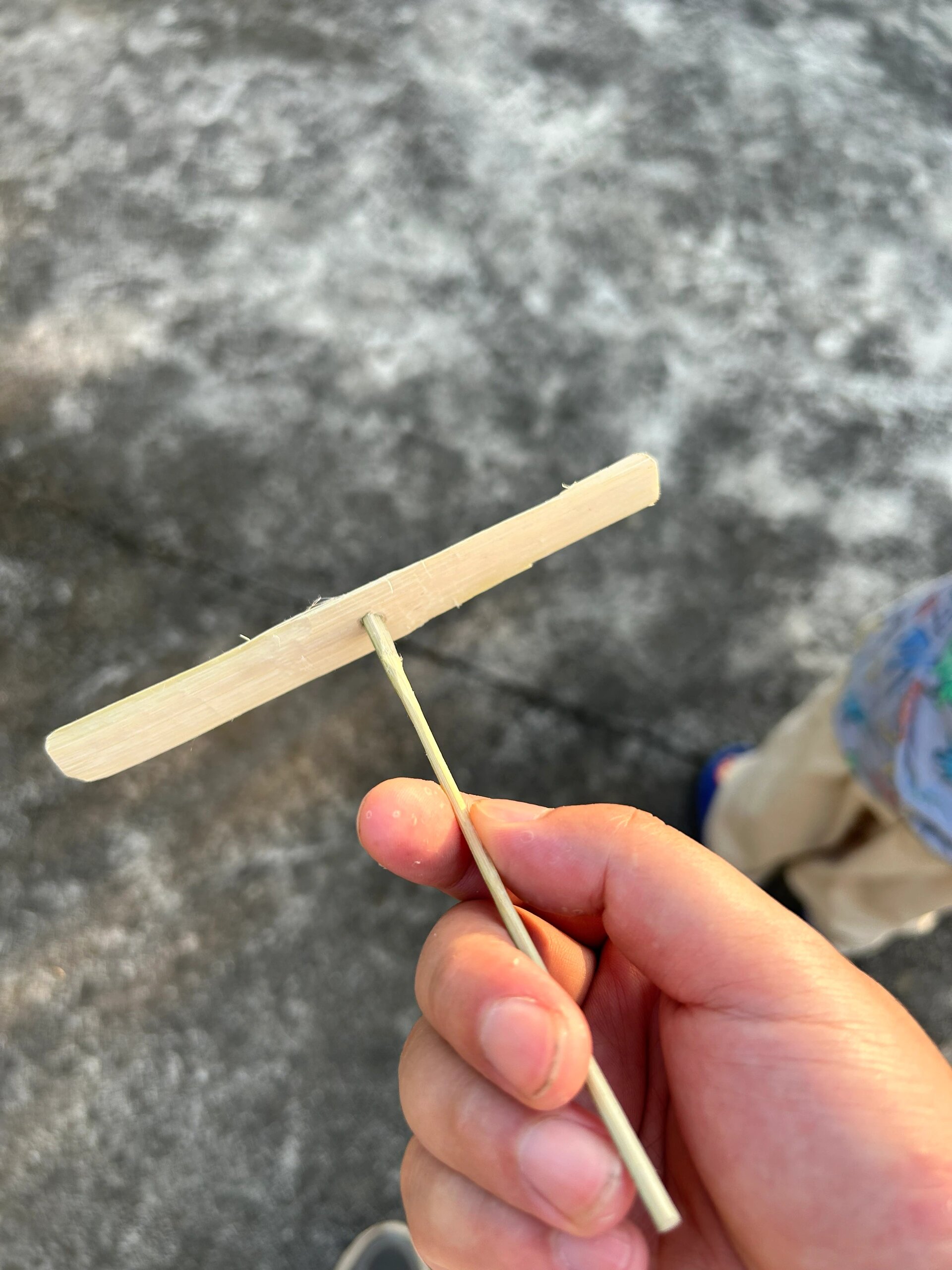 竹蜻蜓为什么飞不起来 我做的竹蜻蜓,就是飞不起来,最多平行地飞很远