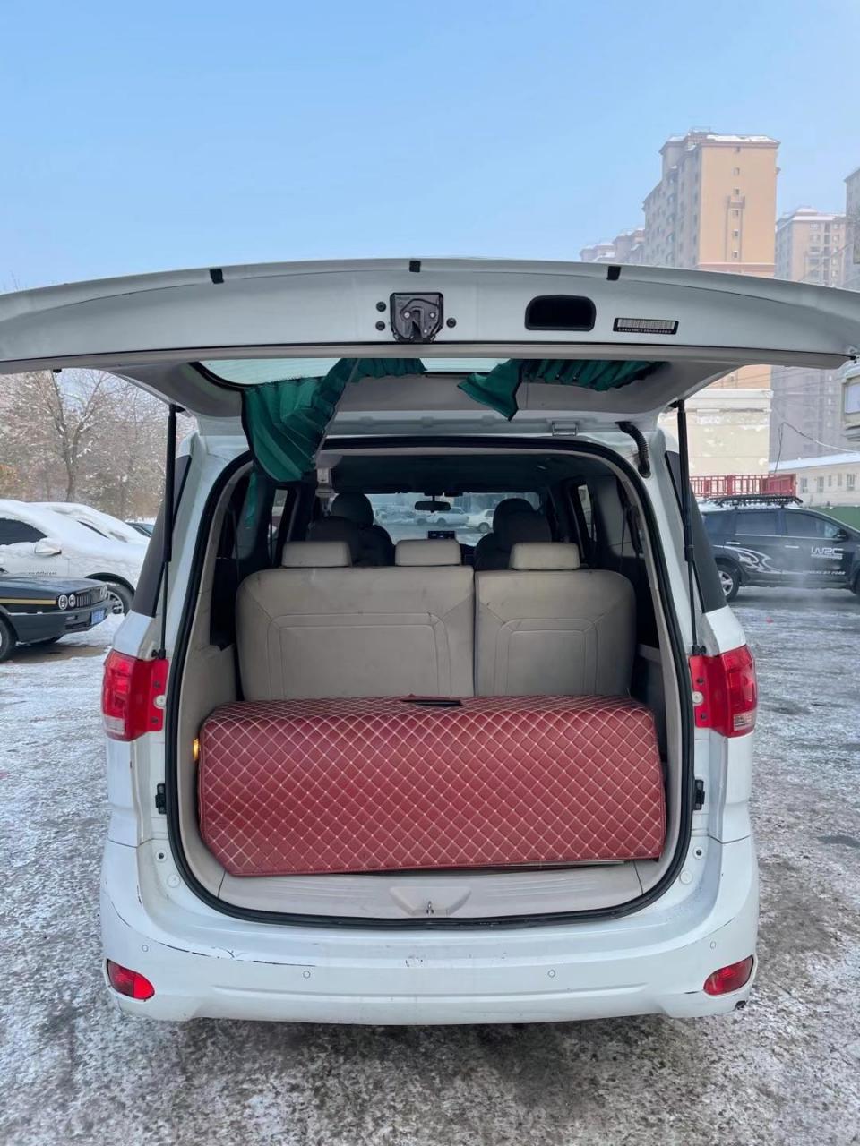 787878 新到油气两用的上汽大通g10商务车,2017年6月落户,本市