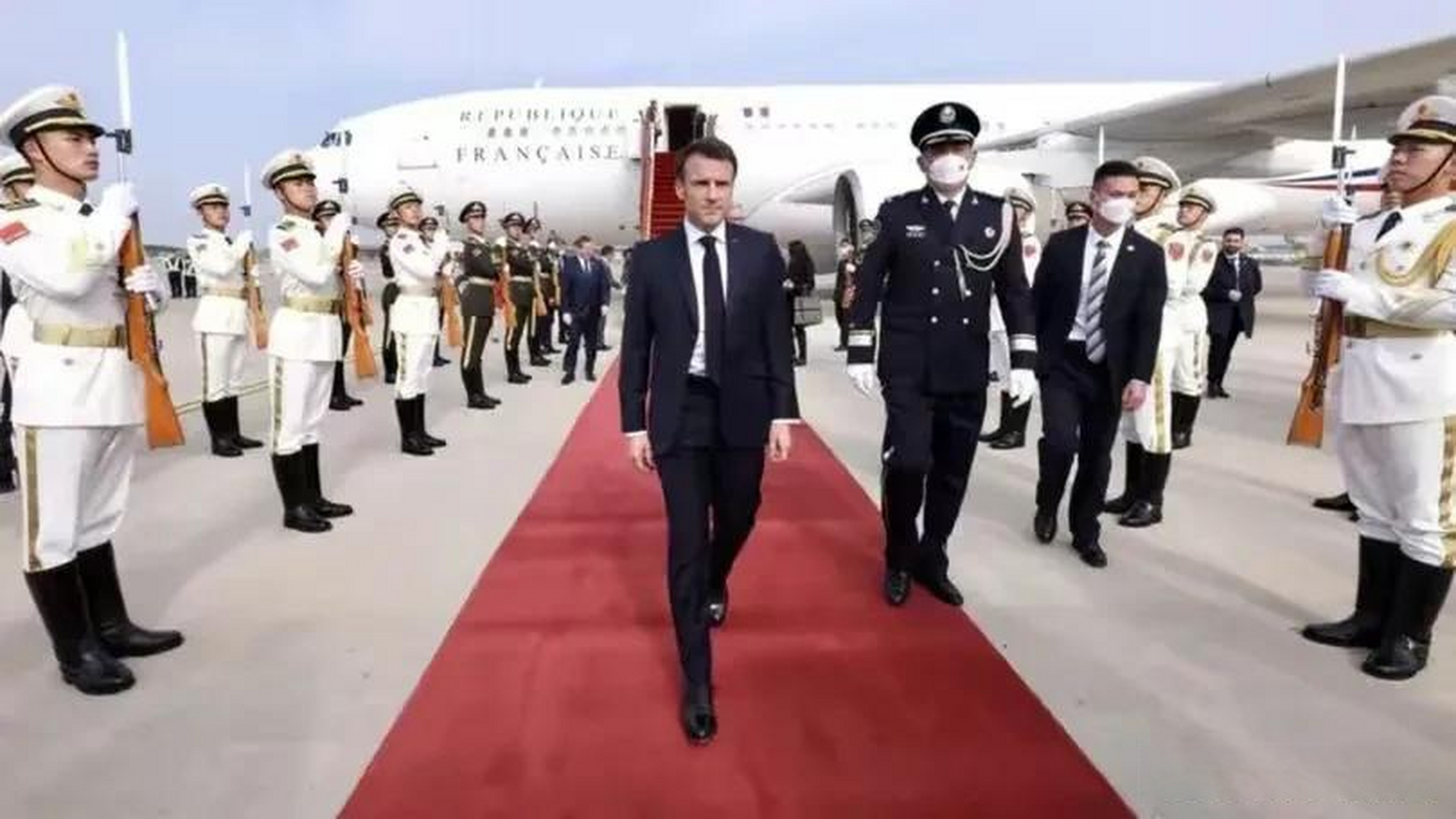 细思极恐,自从马克龙访华,来到北京之后,新闻媒体上曾经铺天盖地报道