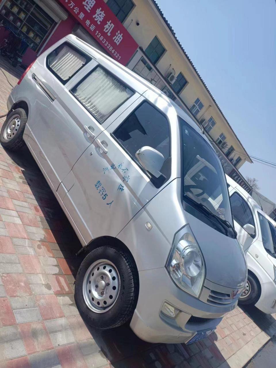 15年的五菱荣光s5座商务车便宜了